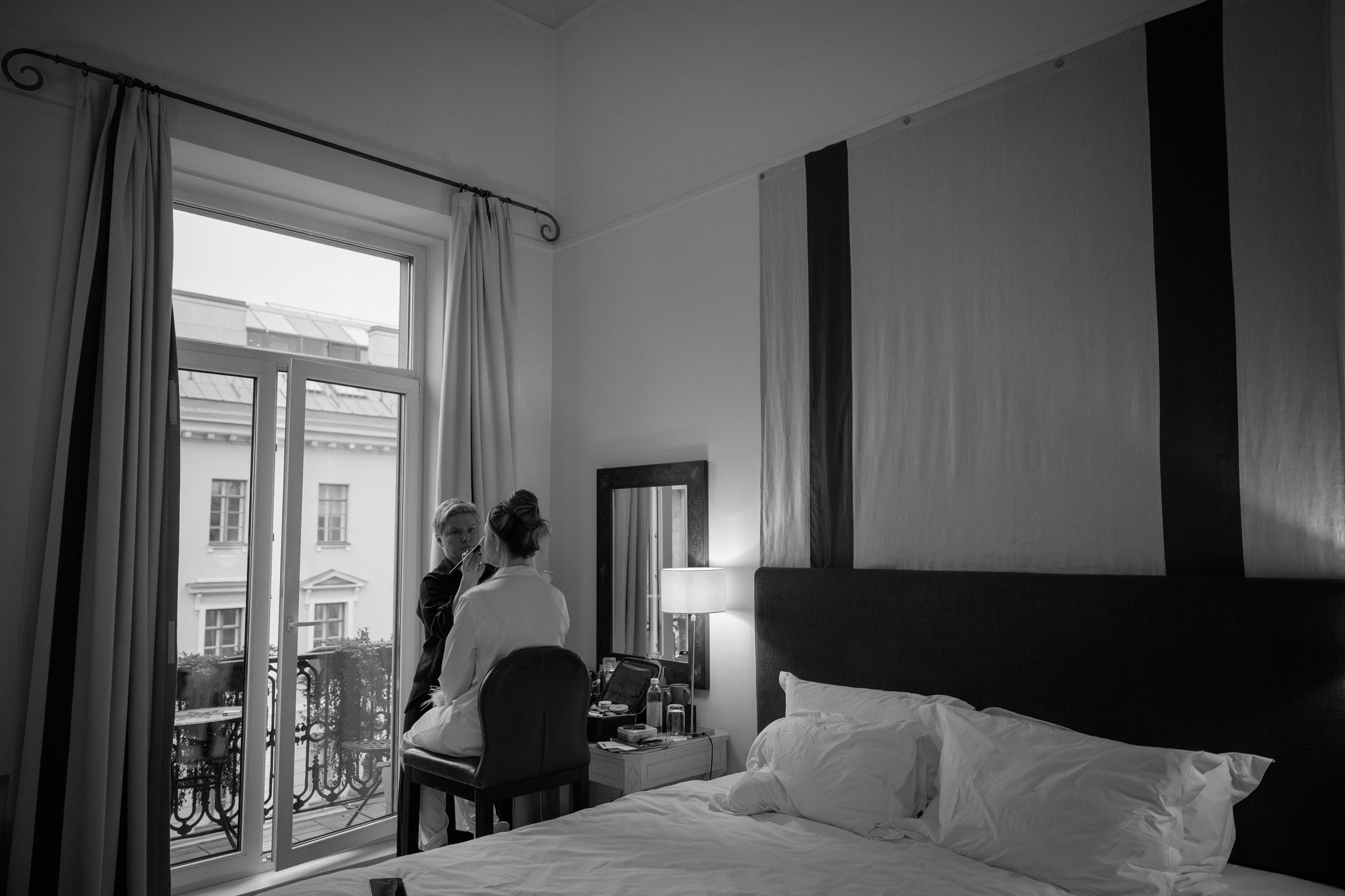 Сборы жениха и невесты в отеле Англетер