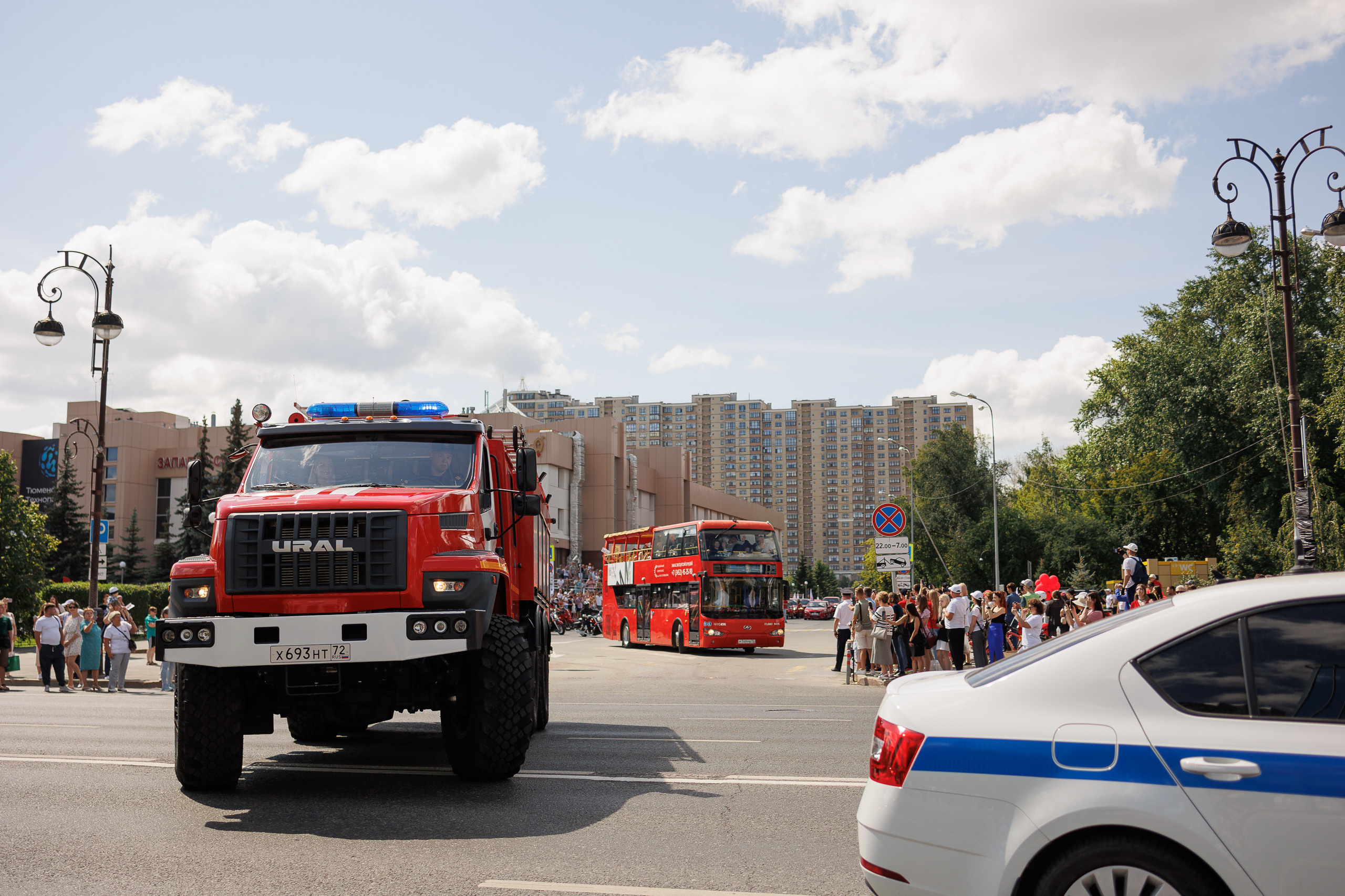 День города. BMW Bars и Красная армия. Фотограф в Тюмени — Профессиональные фотосессии для бизнеса или семьи