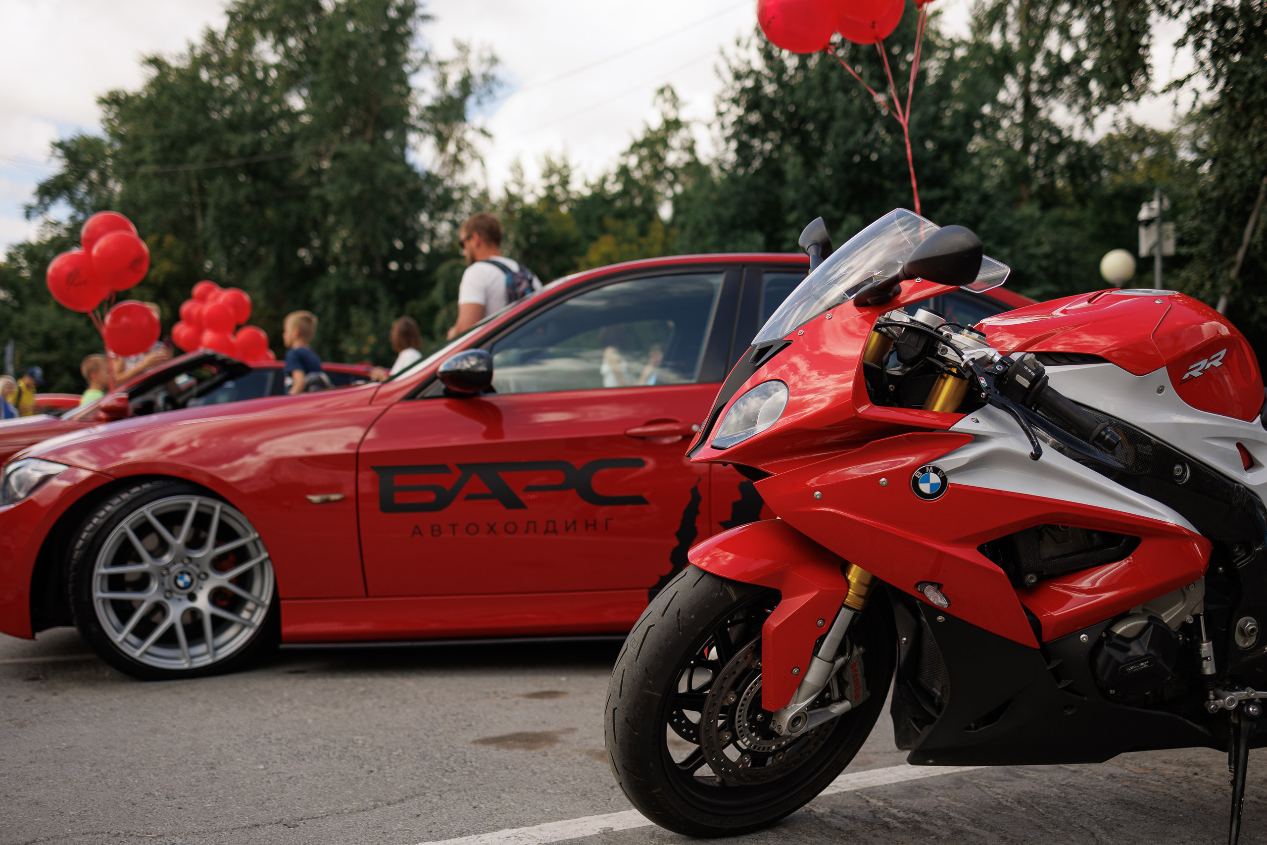 День города. BMW Bars и Красная армия. Фотограф в Тюмени — Профессиональные фотосессии для бизнеса или семьи