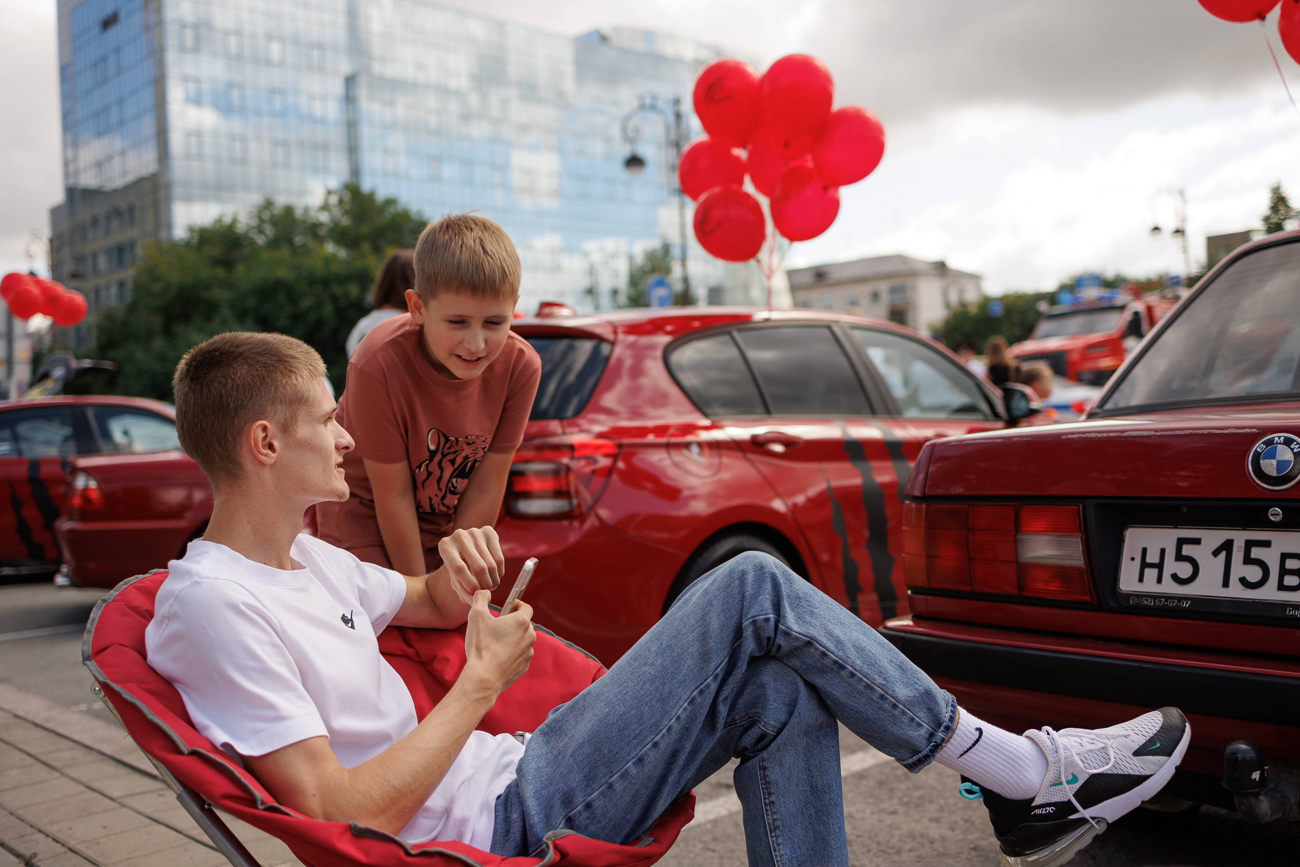 День города. BMW Bars и Красная армия. Фотограф в Тюмени — Профессиональные фотосессии для бизнеса или семьи