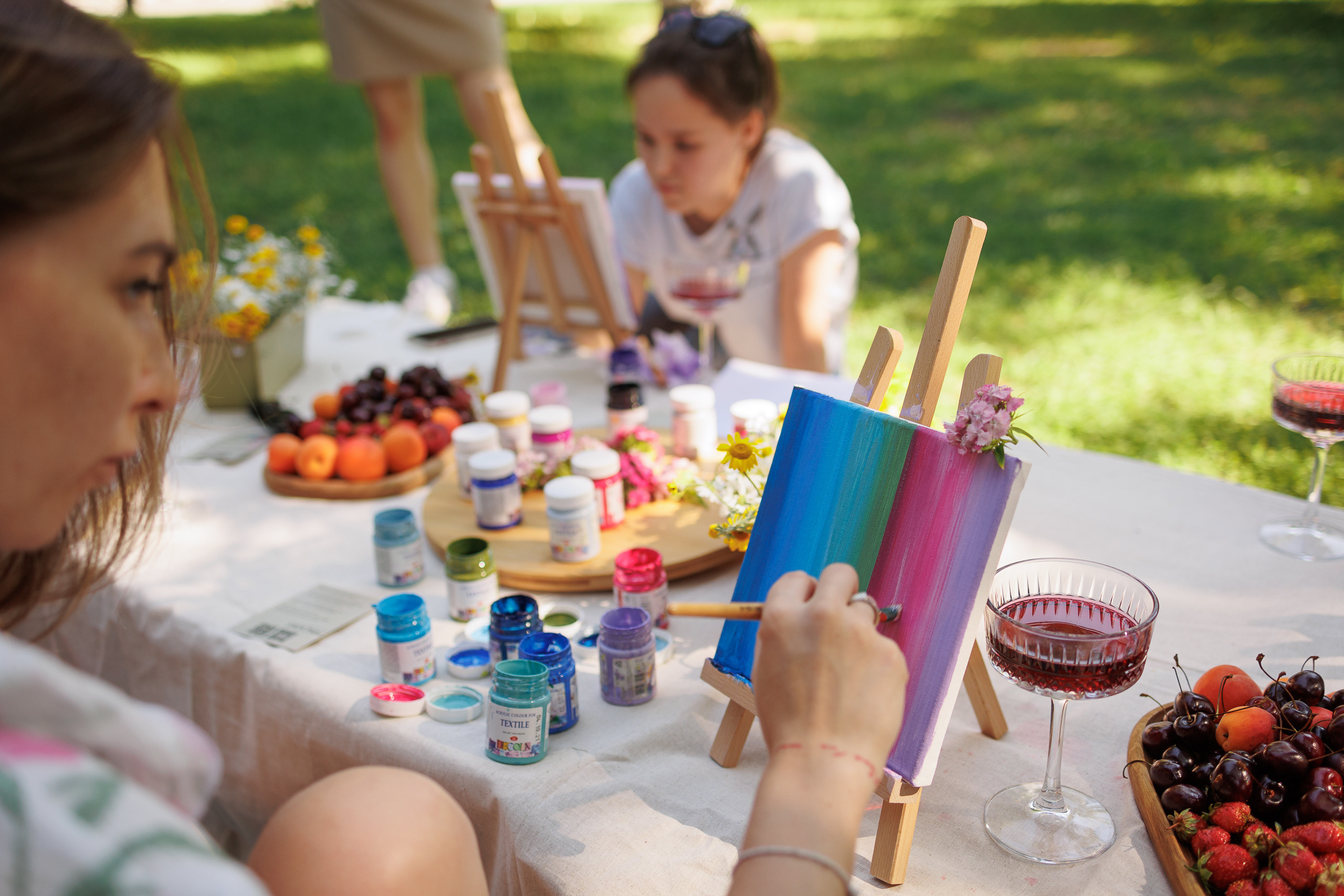МК рисование на холсте. Фотограф в Тюмени — Профессиональные фотосессии для бизнеса или семьи