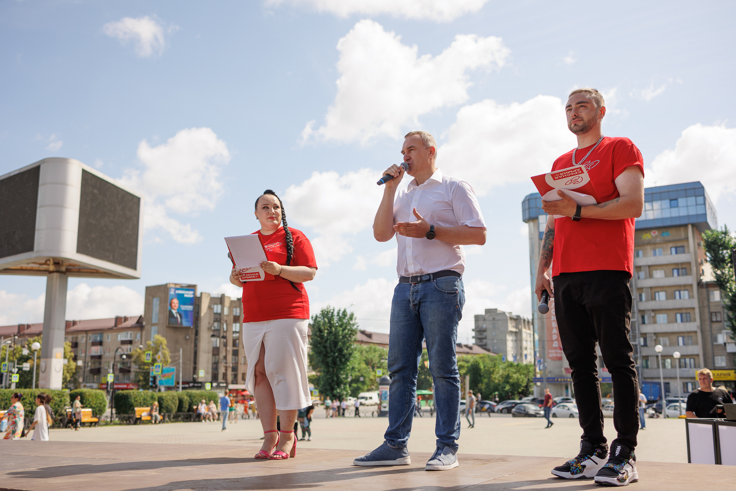 День города. BMW Bars и Красная армия. Фотограф в Тюмени — Профессиональные фотосессии для бизнеса или семьи