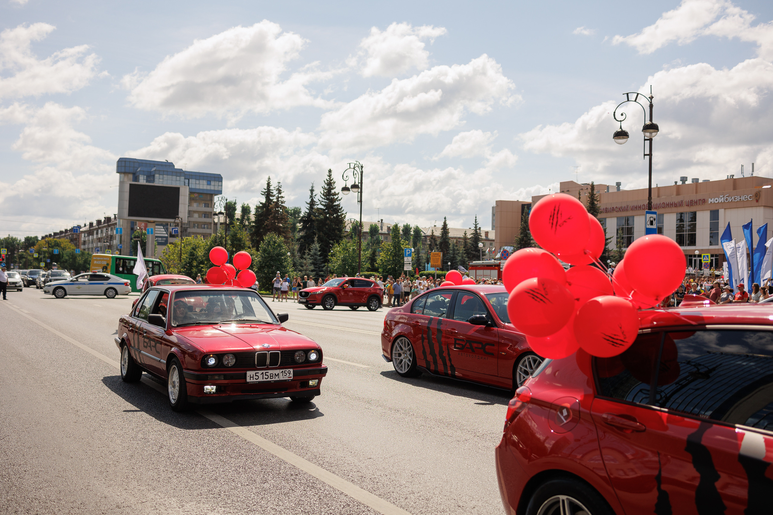 День города. BMW Bars и Красная армия. Фотограф в Тюмени — Профессиональные фотосессии для бизнеса или семьи