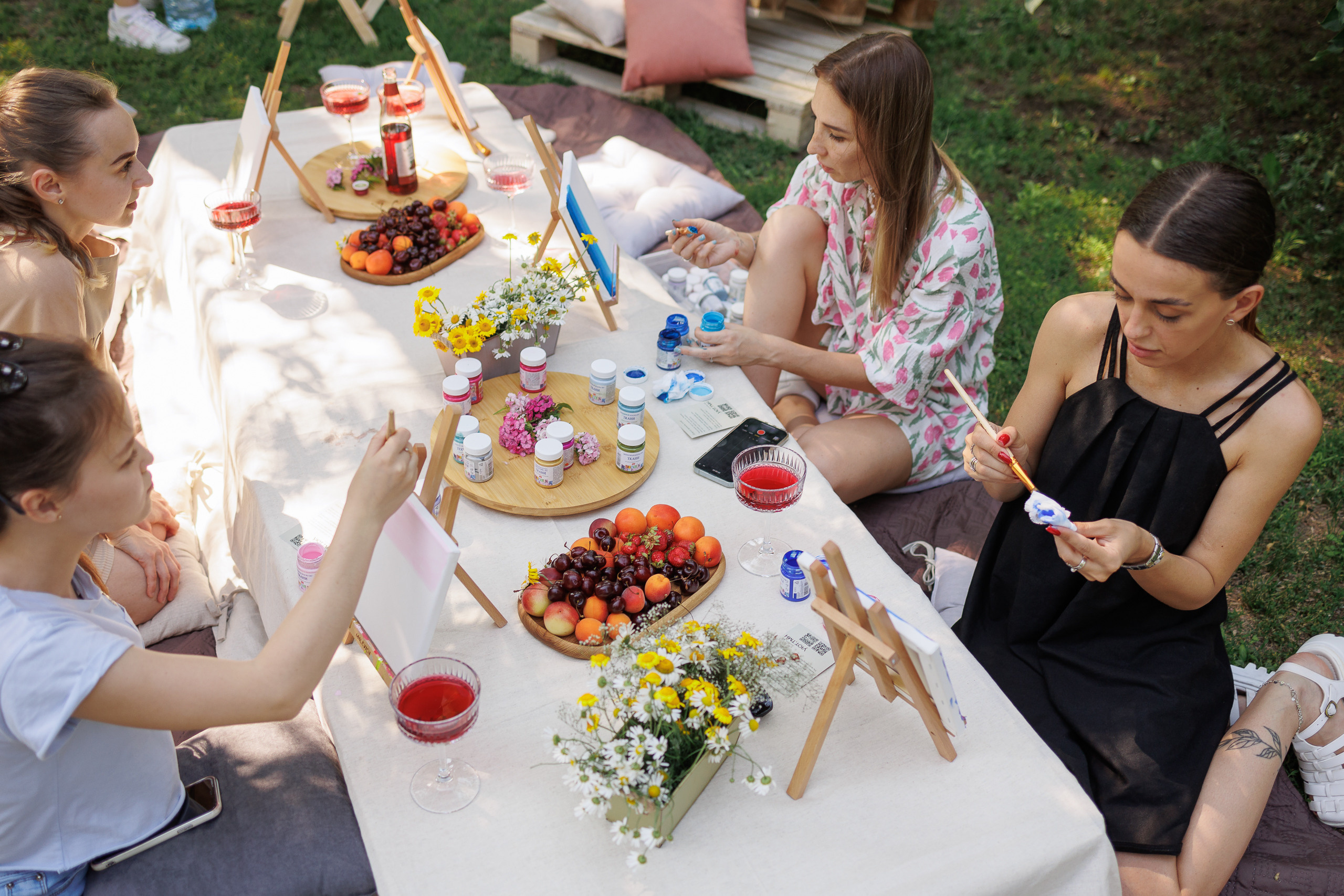 МК рисование на холсте. Фотограф в Тюмени — Профессиональные фотосессии для бизнеса или семьи