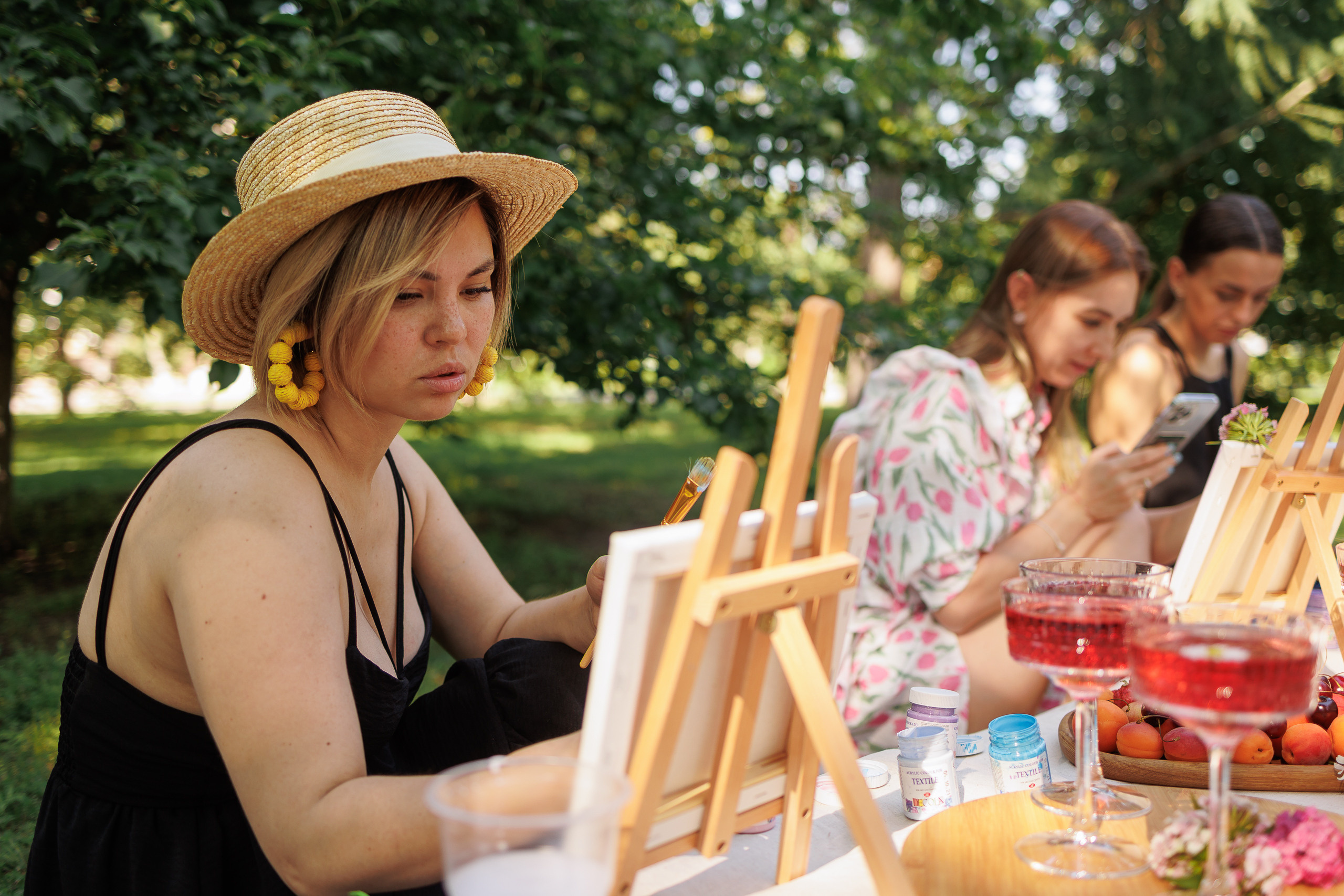 МК рисование на холсте. Фотограф в Тюмени — Профессиональные фотосессии для бизнеса или семьи