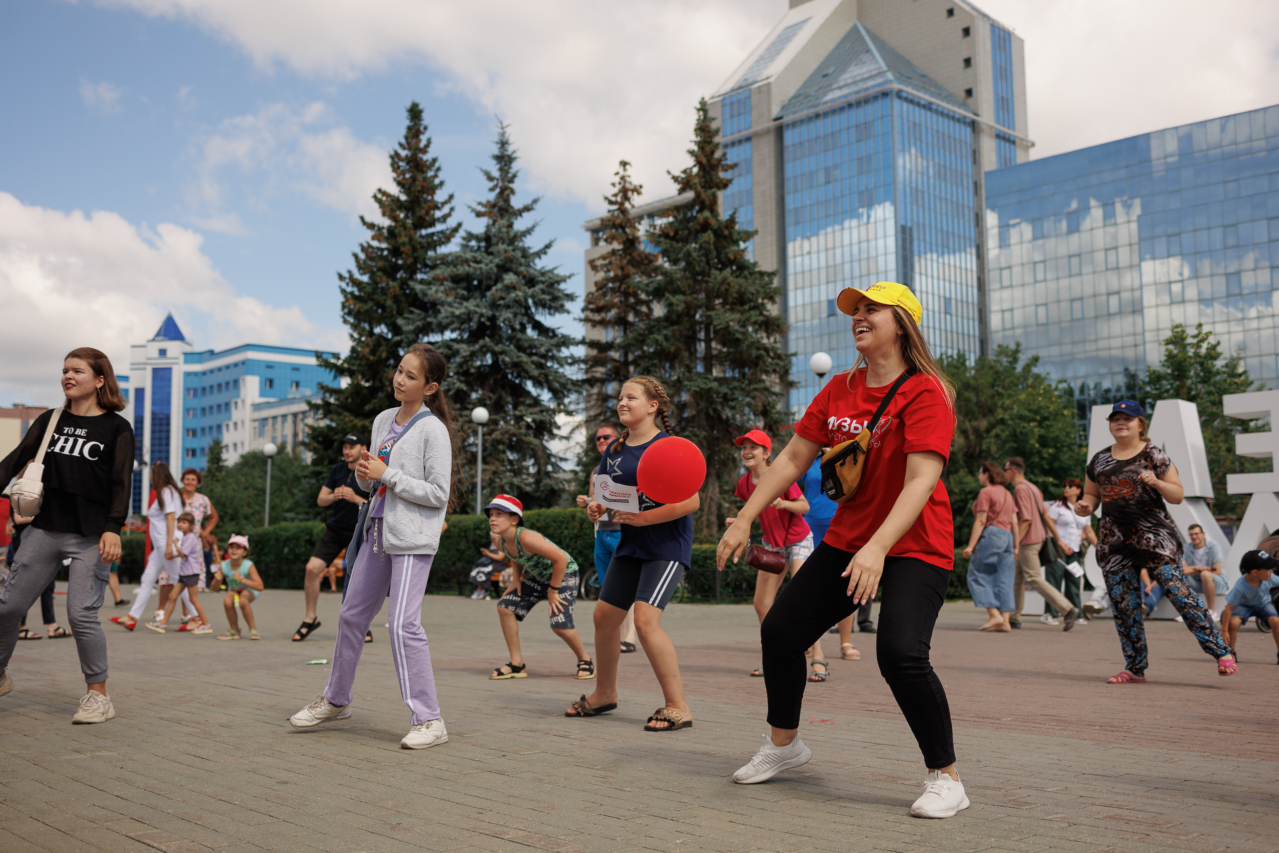 День города. BMW Bars и Красная армия. Фотограф в Тюмени — Профессиональные фотосессии для бизнеса или семьи