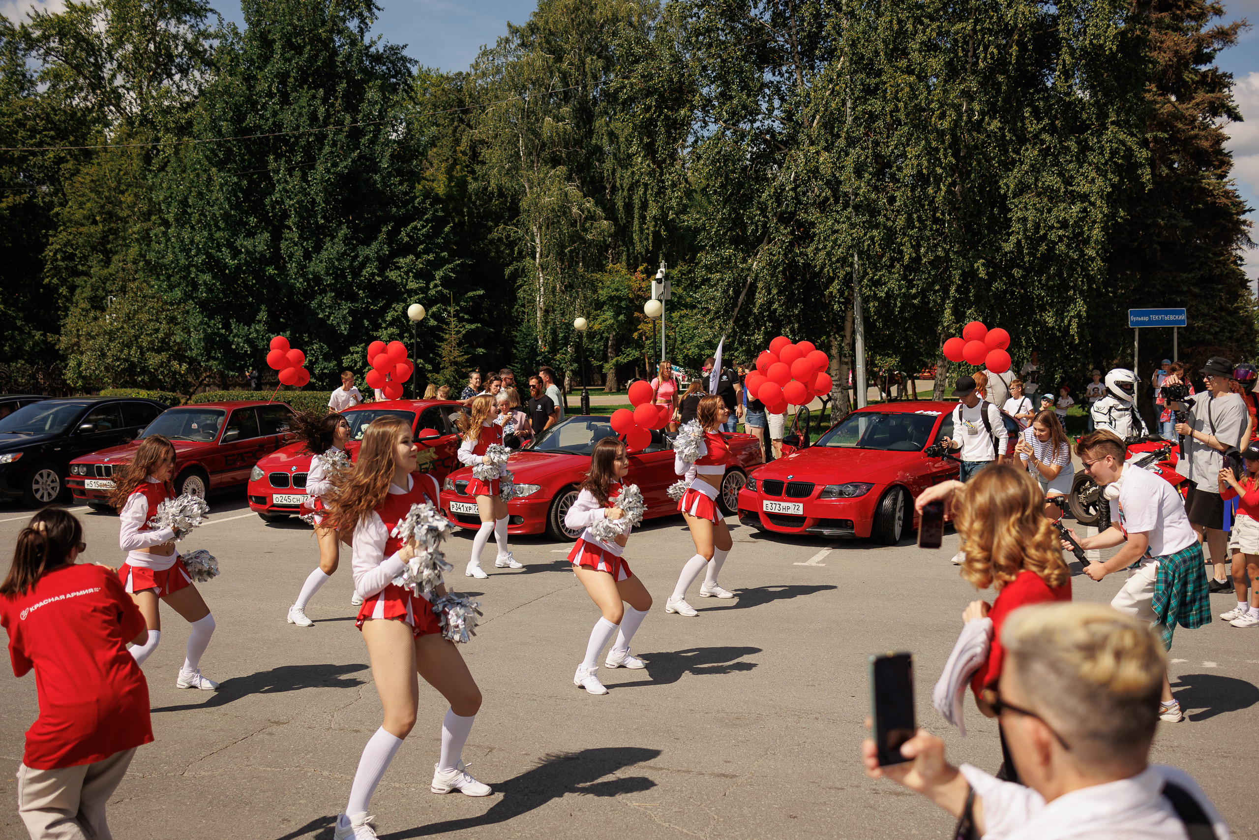 День города. BMW Bars и Красная армия. Фотограф в Тюмени — Профессиональные фотосессии для бизнеса или семьи