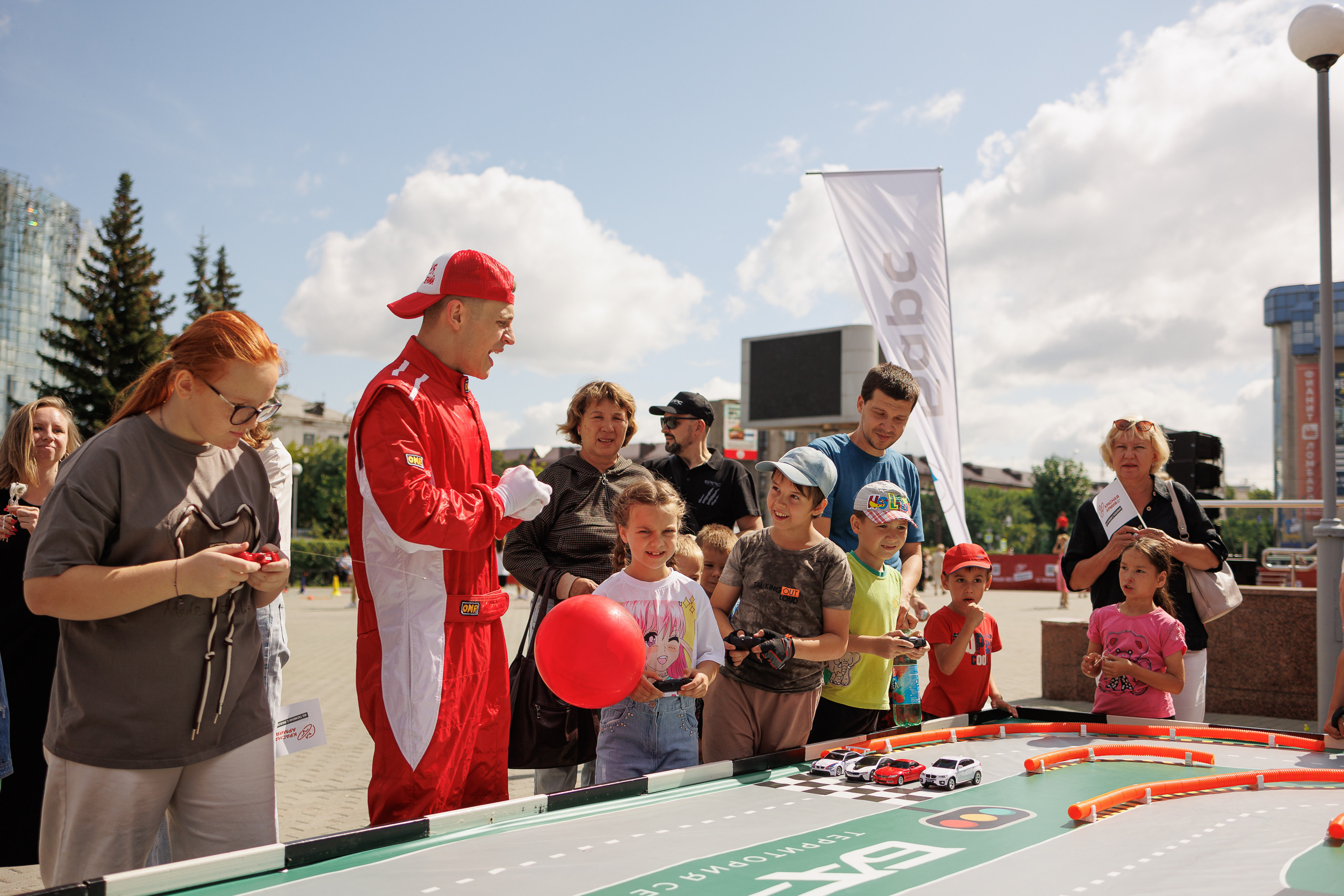 День города. BMW Bars и Красная армия. Фотограф в Тюмени — Профессиональные фотосессии для бизнеса или семьи