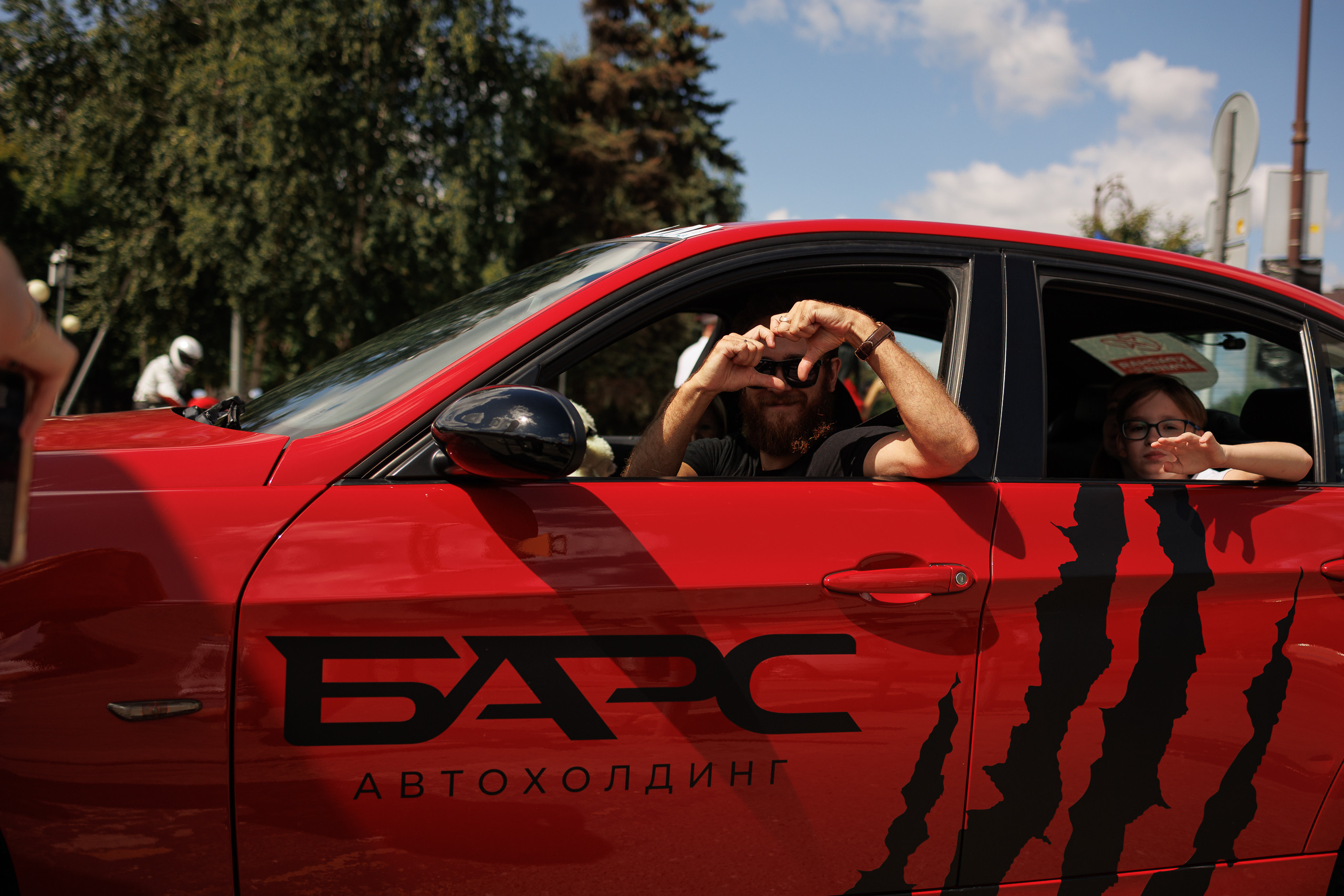 День города. BMW Bars и Красная армия. Фотограф в Тюмени — Профессиональные фотосессии для бизнеса или семьи