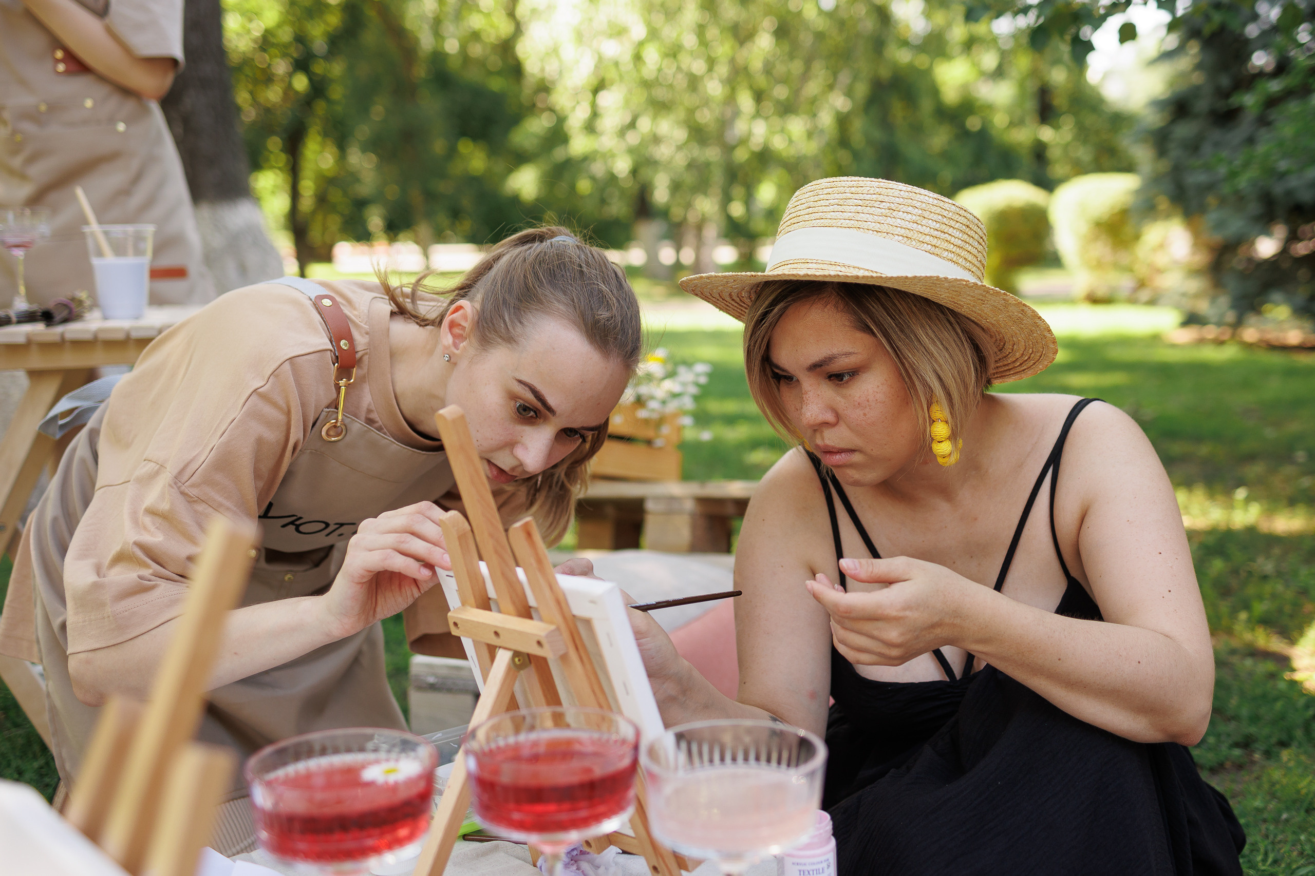 МК рисование на холсте. Фотограф в Тюмени — Профессиональные фотосессии для бизнеса или семьи
