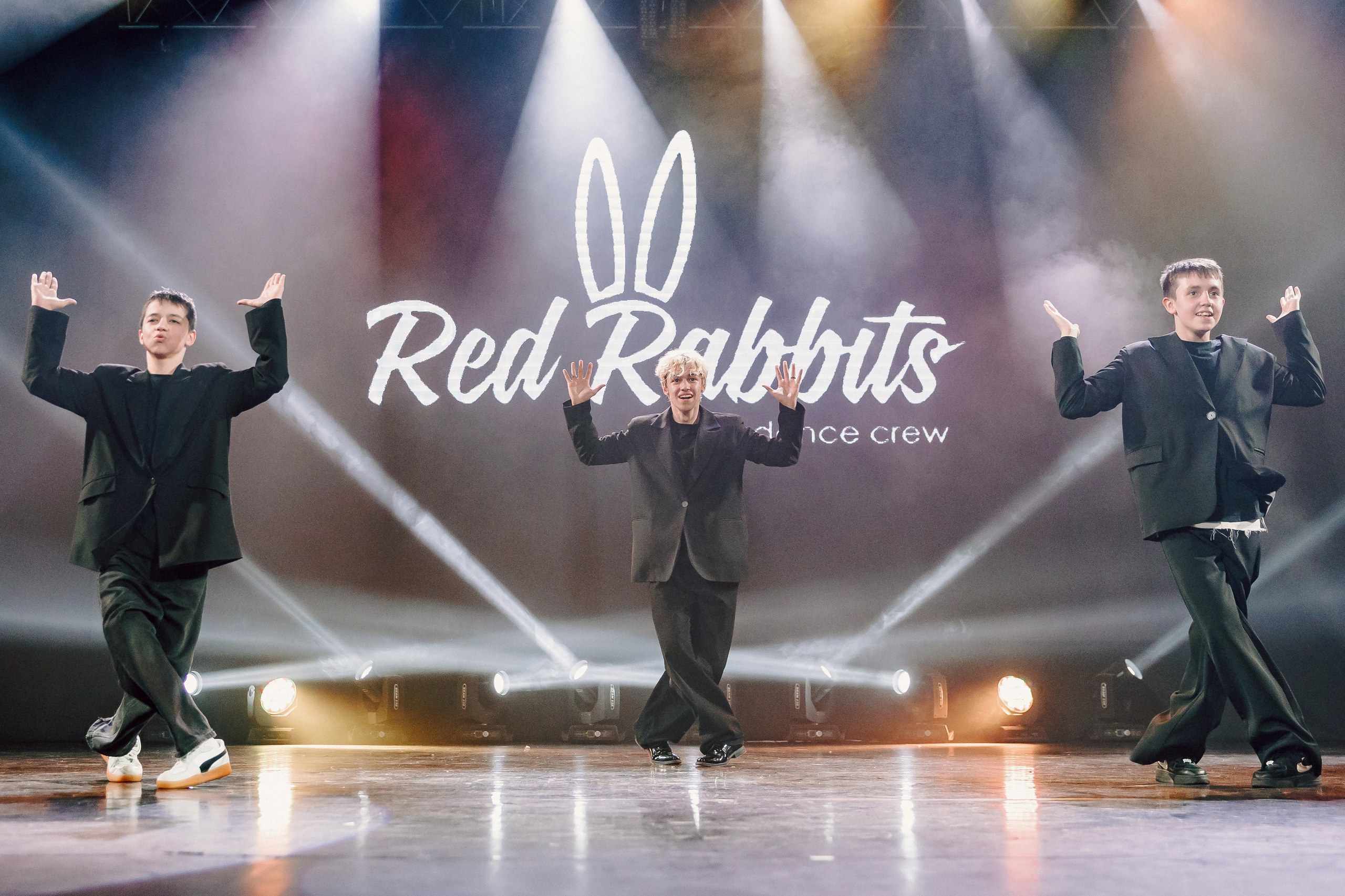 Отчётный концерт танцевальной школы «Red Rabbits» 2025. Лёшка Варзегов — фотограф