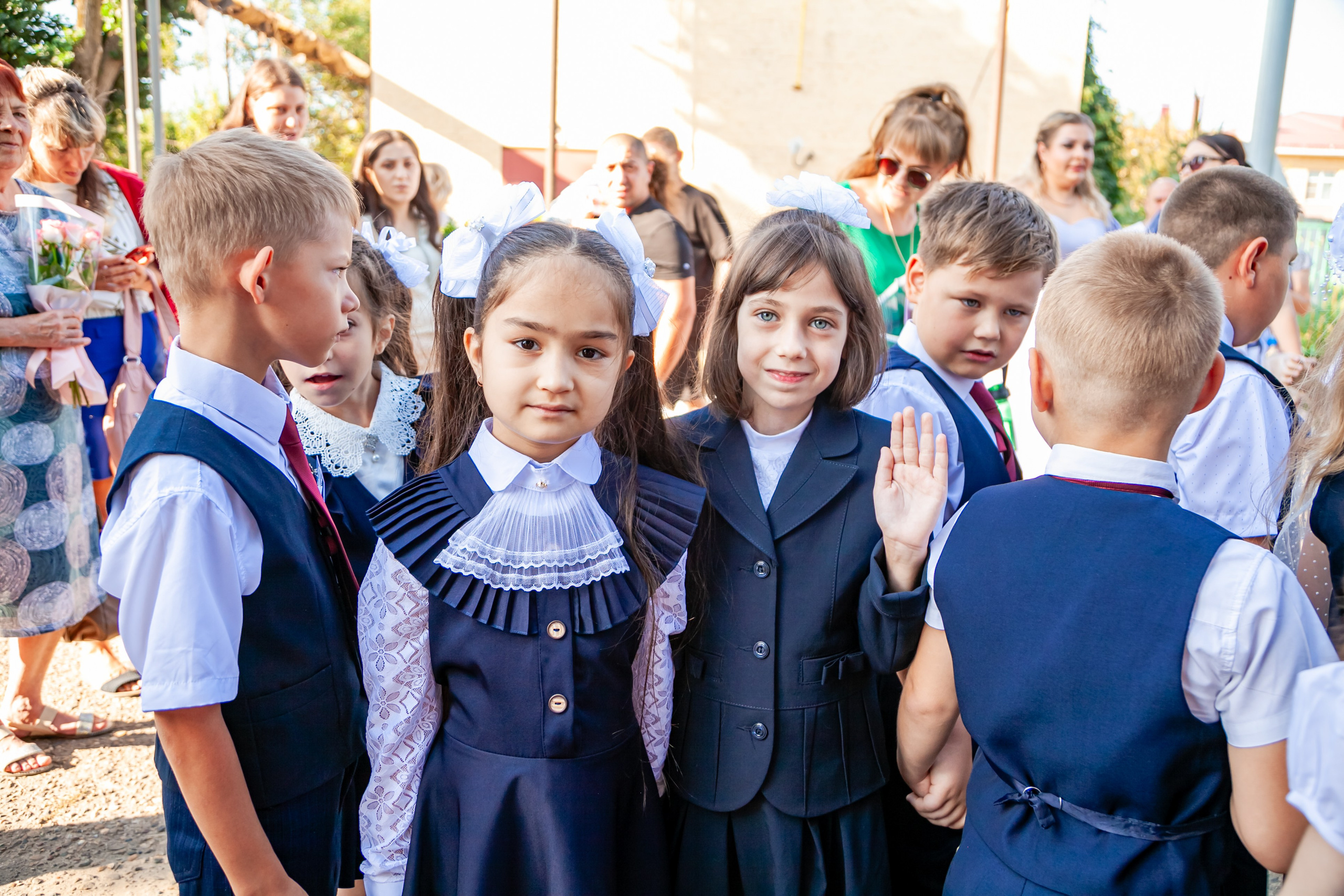 1 сентября линейка. Свадебный и семейный фотограф в Армавире
