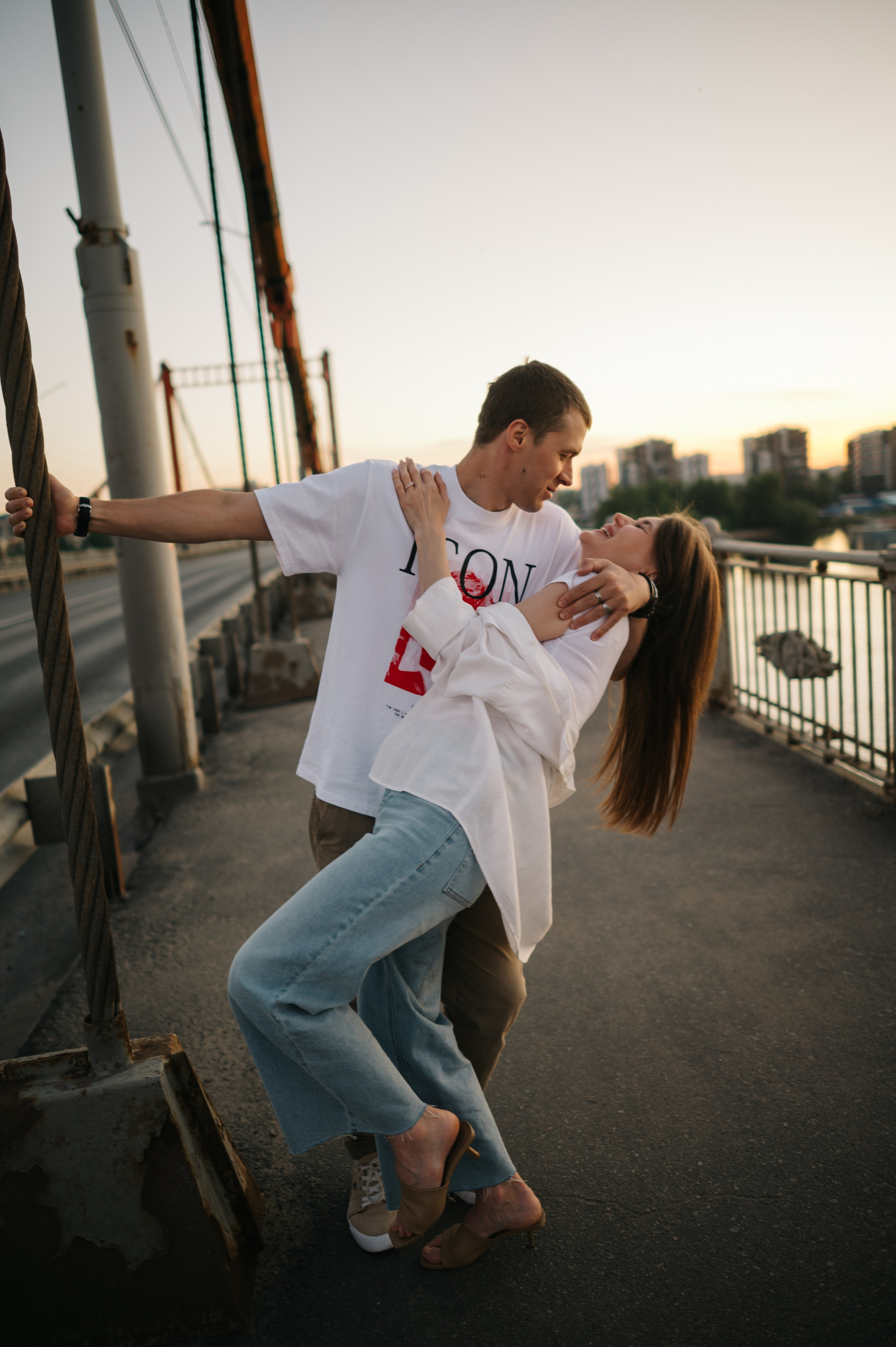 Любовь на мосту. Фотограф Архангельск