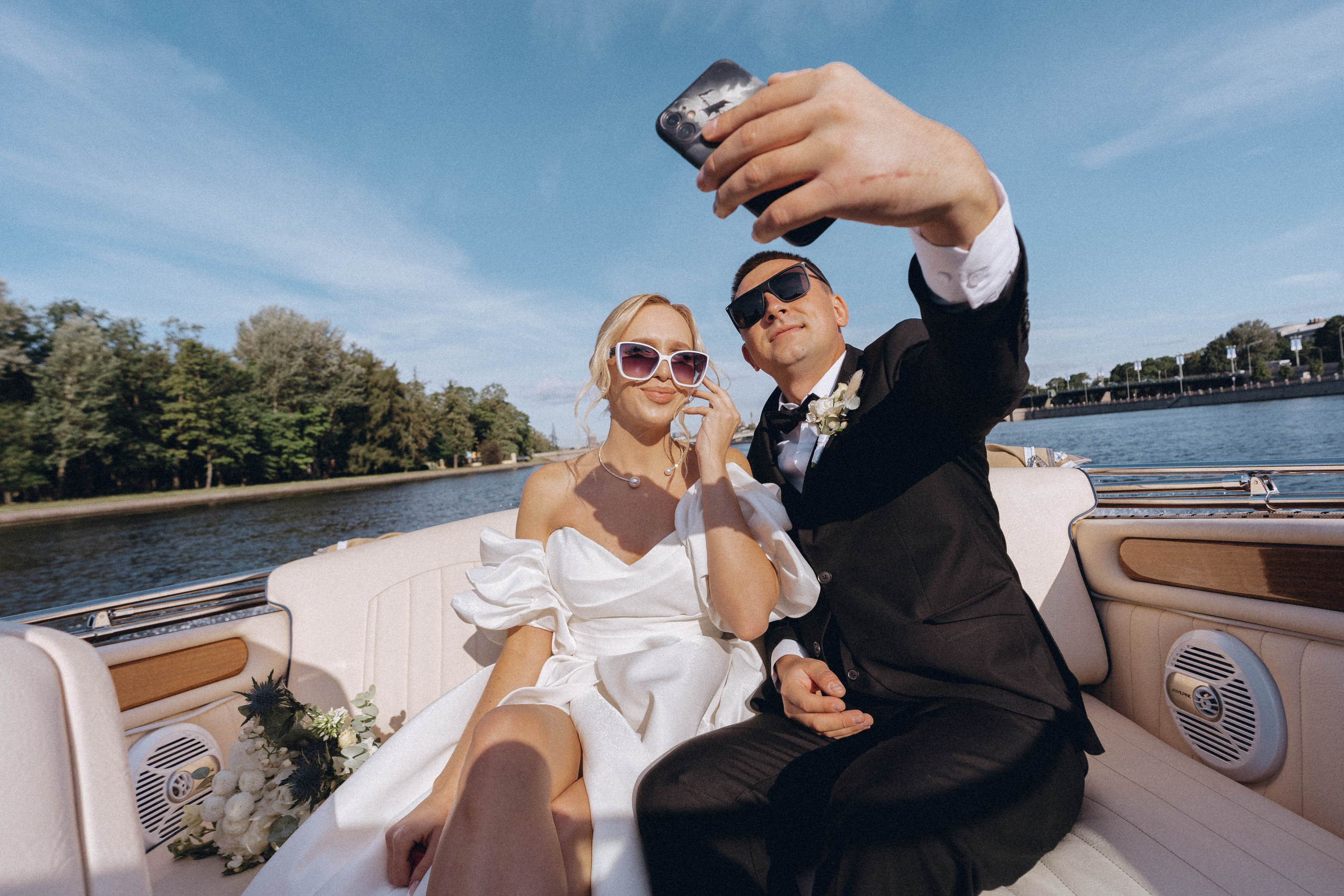 СВАДЕНБНАЯ СЬЕМКА НА КАТЕРЕ ПО КАНАЛАМ САНКТ-ПЕТЕРБУРГА И В АКВАТОРИИ НЕВЫ. Профессиональный фотограф, Санкт-Петербург — Виктория Богомолова