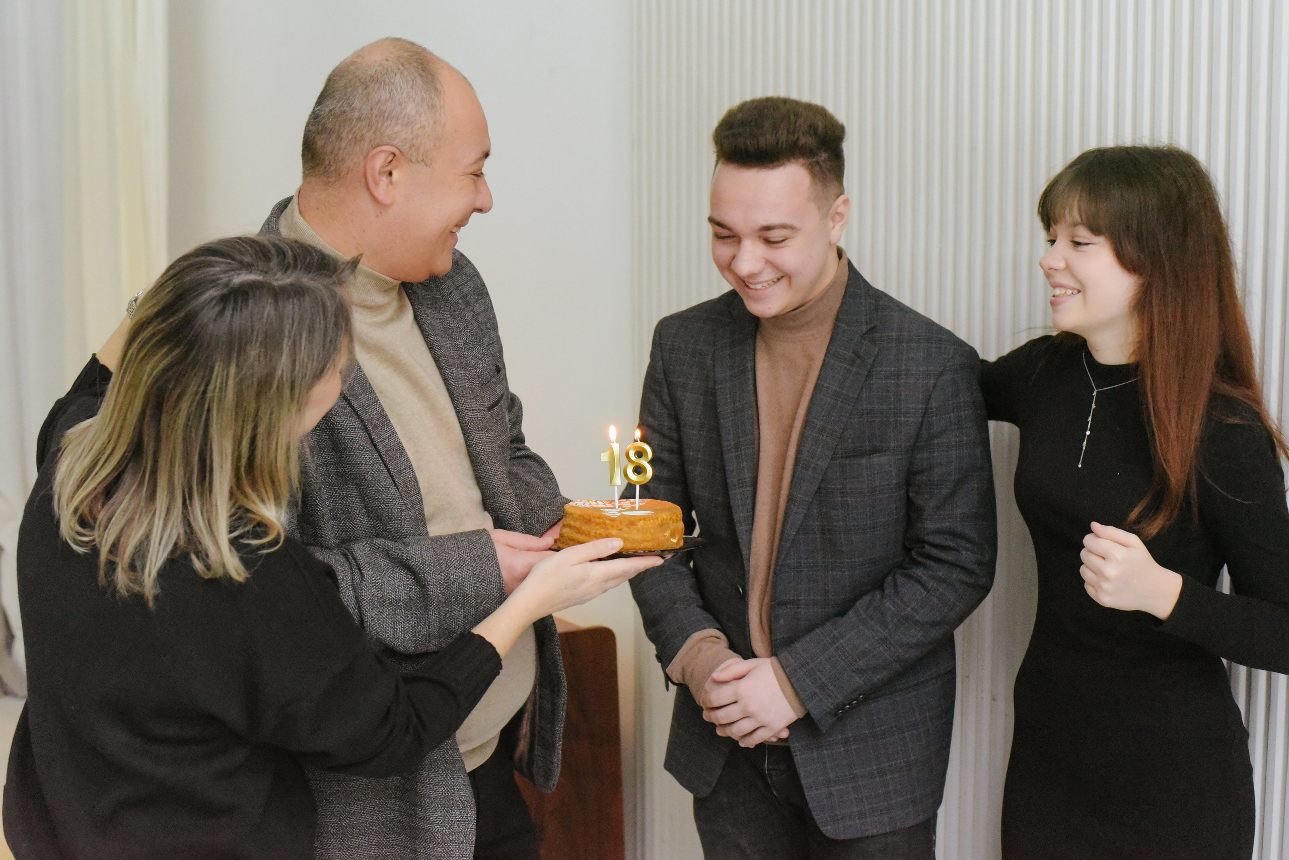 Молодые родители и взрослые дети. Фотограф Лола Волна, город Москва