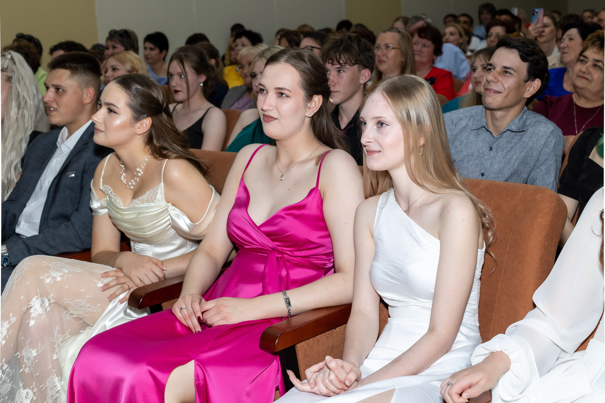 Вручение аттестата 2025. Выпускные альбомы Майкоп, Краснодар Елена Золотарева