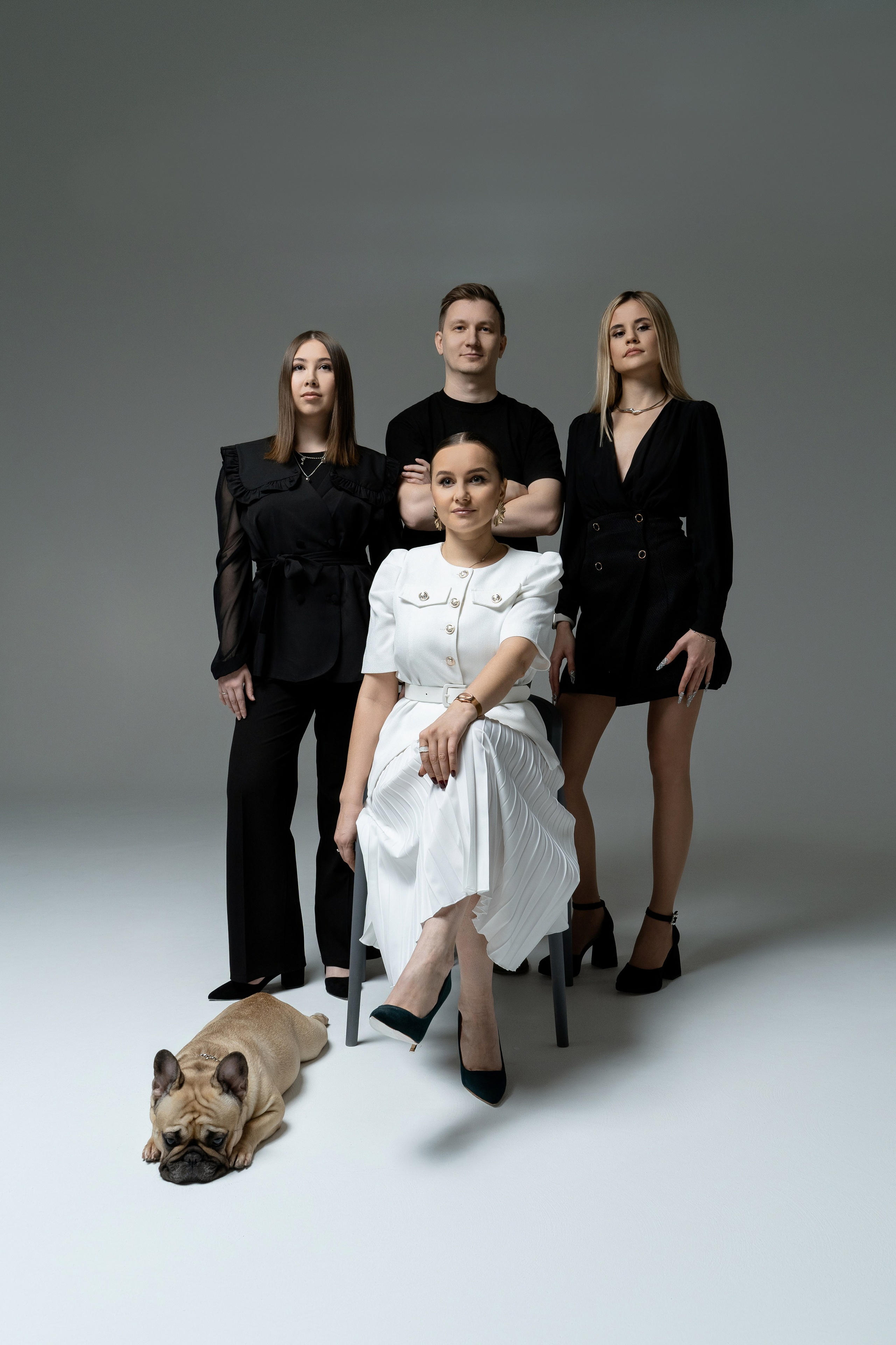 Групповая фотосессия на циклораме