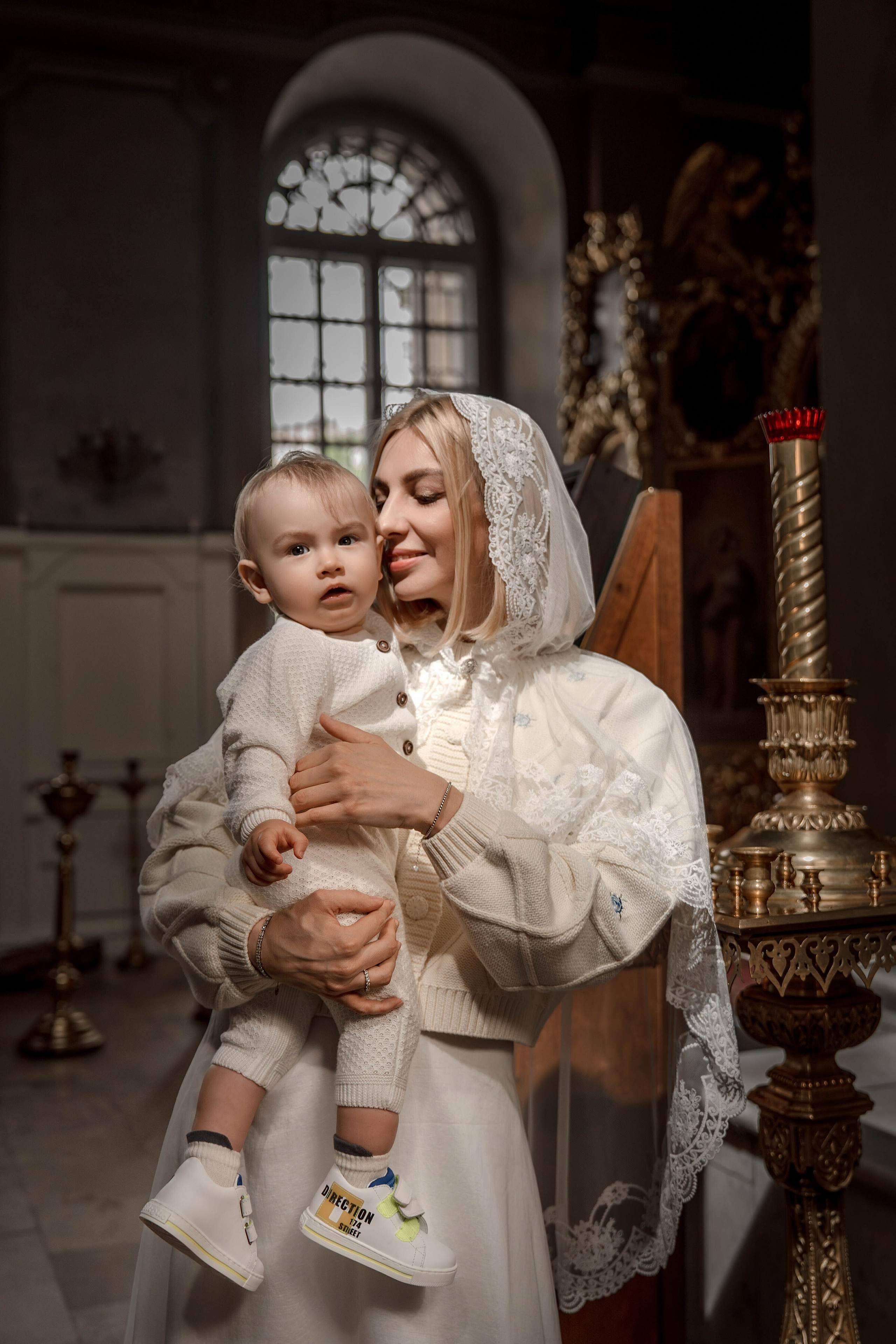 Крещение в Храме Большое Вознесение у Никитских Ворот. Фото- и видеосъёмка крещения и венчания. Фотограф на крещение Москва