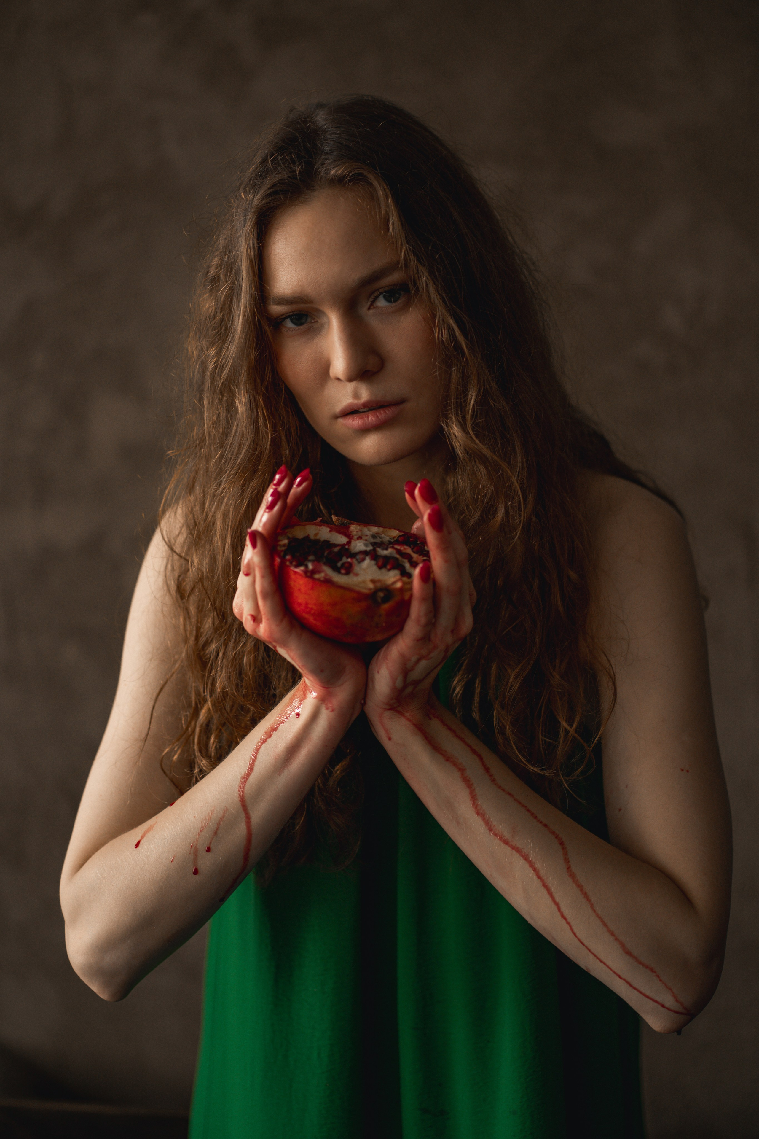 Девушка с гранатом. Фотограф Мария N Екатеринбург