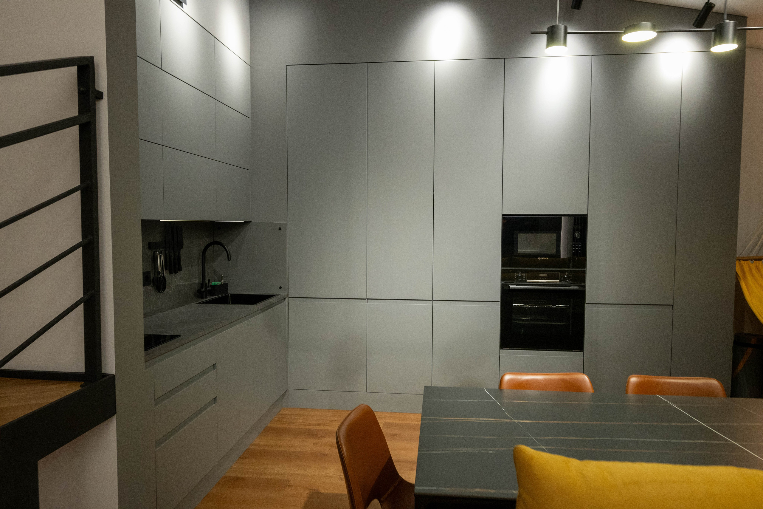 The apartment is on two levels. Fotograf Dmitrii Donets