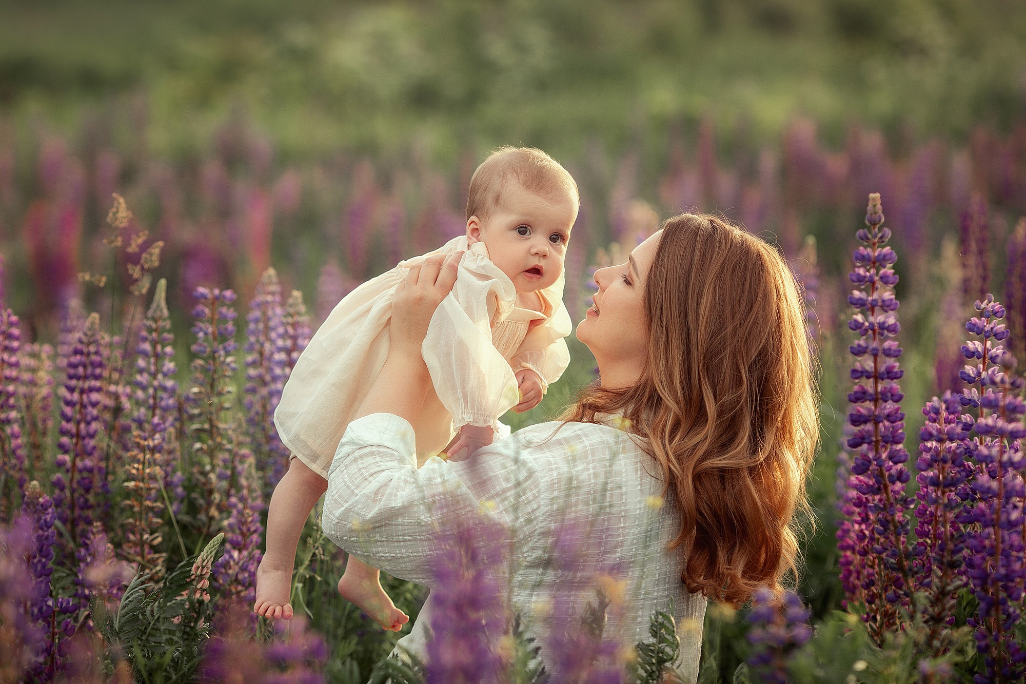 Красивая семейная съемка в люпиновом поле. Tatyana Nadezhdina Family photographer