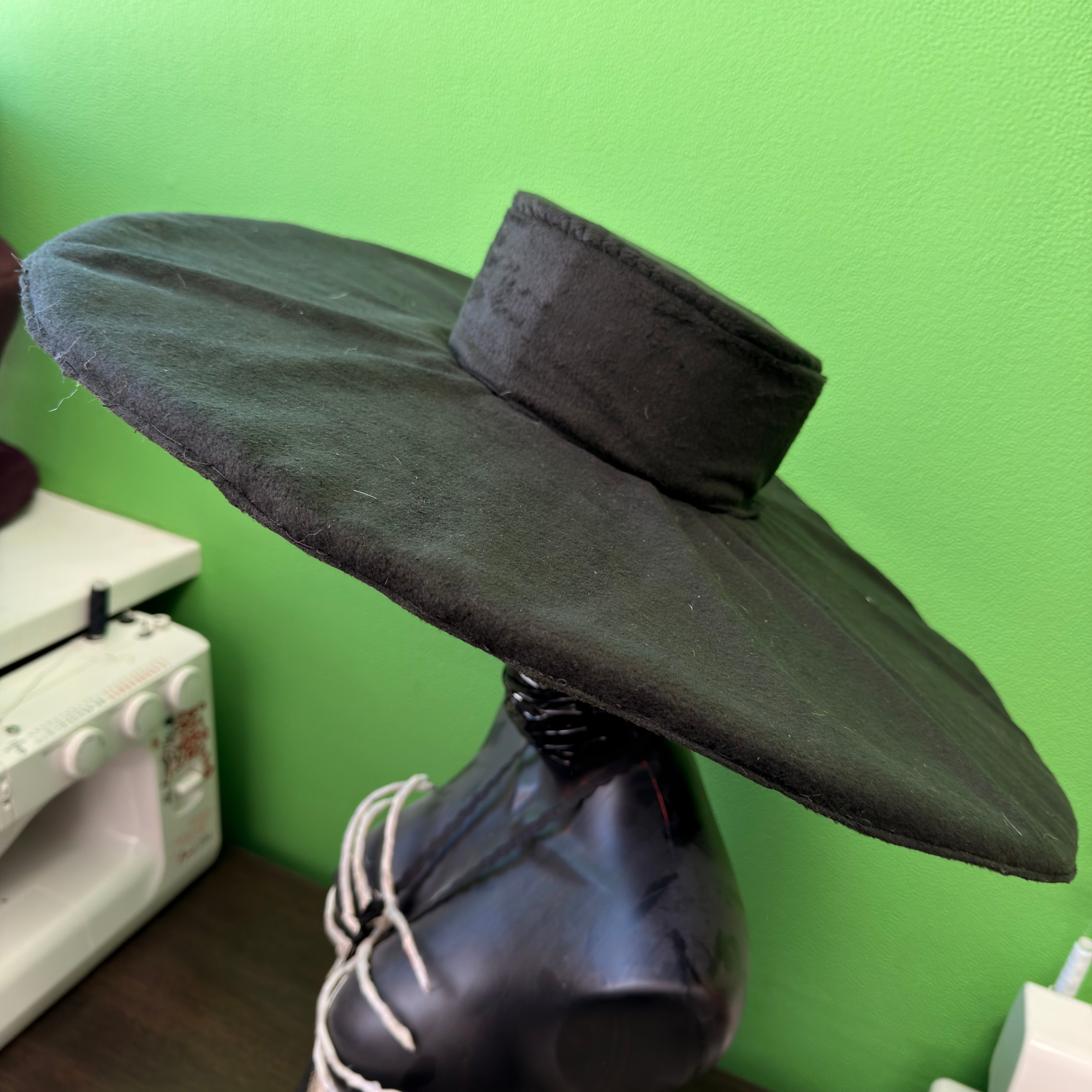 Головные уборы в аренду. Аренда костюмов, платьев и реквизита для фотосессий на Камчатке