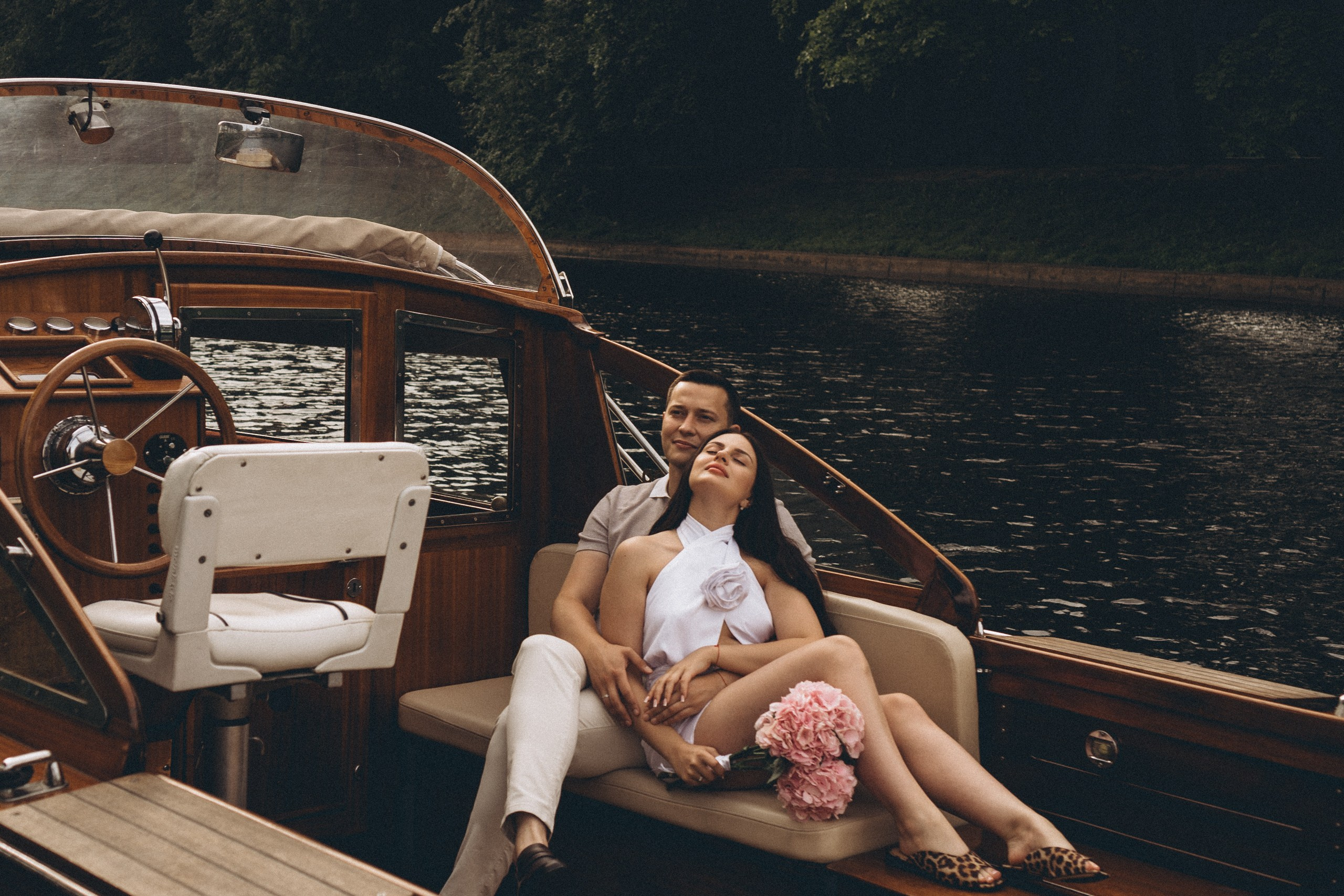 СВАДЕНБНАЯ СЬЕМКА НА КАТЕРЕ ПО КАНАЛАМ САНКТ-ПЕТЕРБУРГА И В АКВАТОРИИ НЕВЫ. Профессиональный фотограф, Санкт-Петербург — Виктория Богомолова