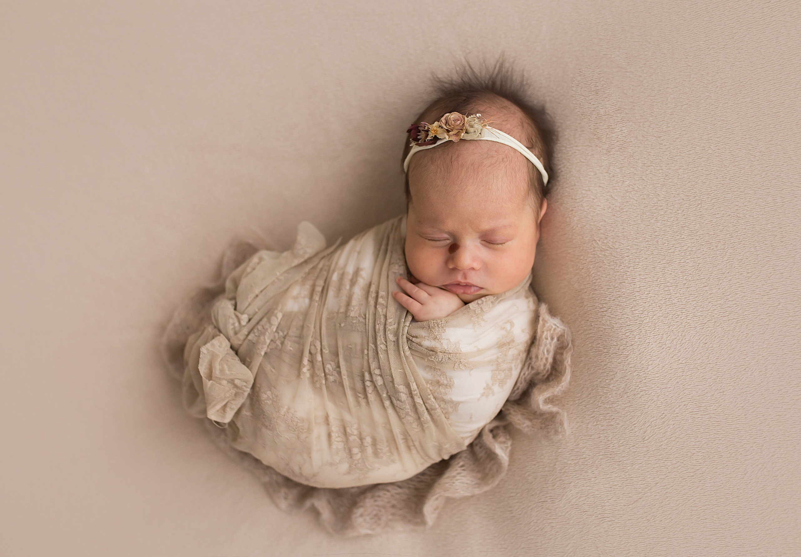 Фотосессия новорождённого. Фотограф новорождённых малышей и детский фотограф В Казани Лана Максим