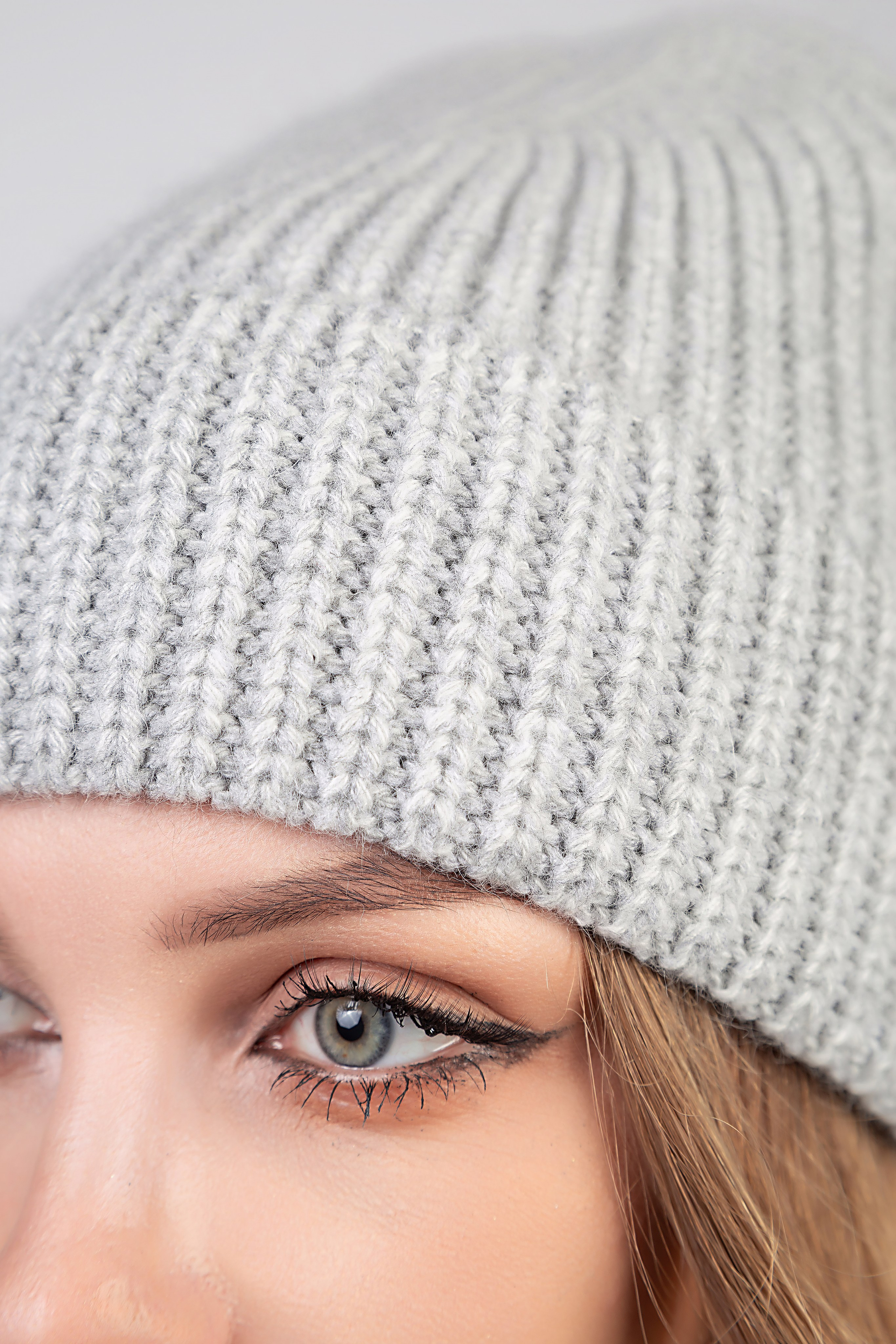 Модельная съемка шапок для брендов в Москве | Фотограф Анна Татаурова. Фотограф Анна Татаурова | Авторская фотосъемка в Москве