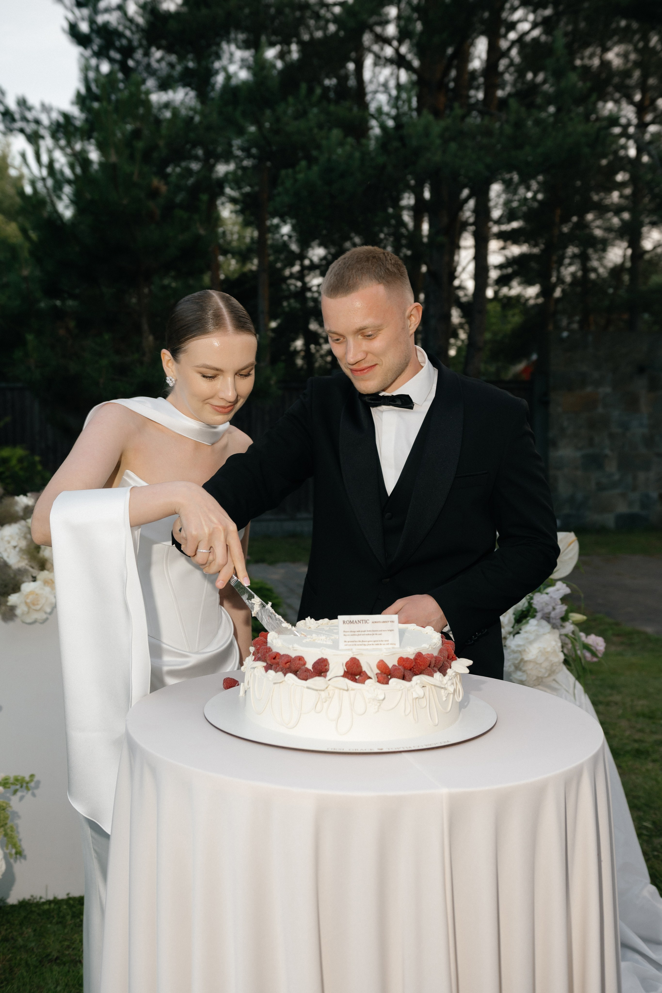 Wedding day in DELICE CHALET. Wedding PHOTOGRAPHER Andrew Vnukov