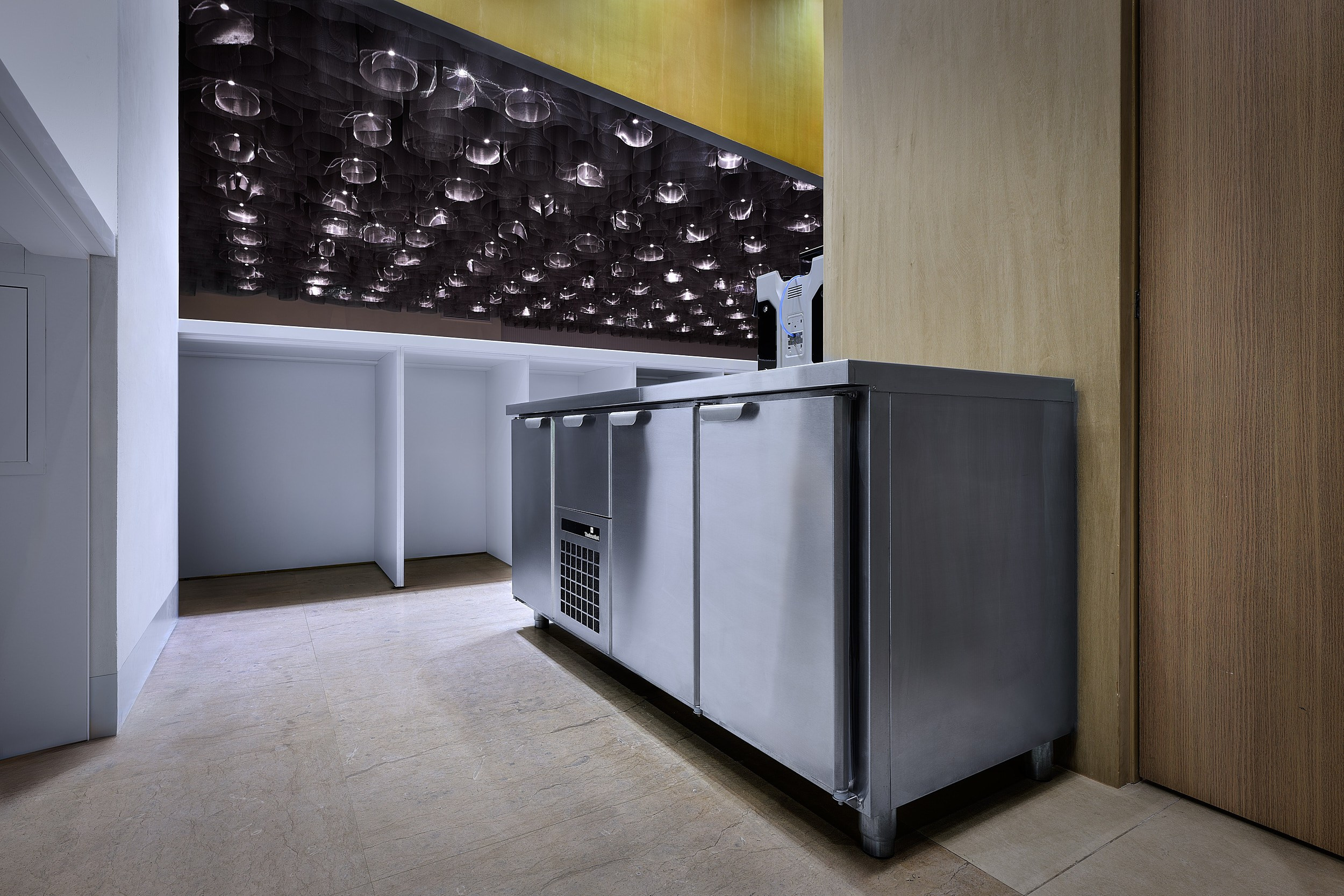 Предметная съёмка профессиональной кухни из нержавеющей стали. Предметный фотограф в Москве