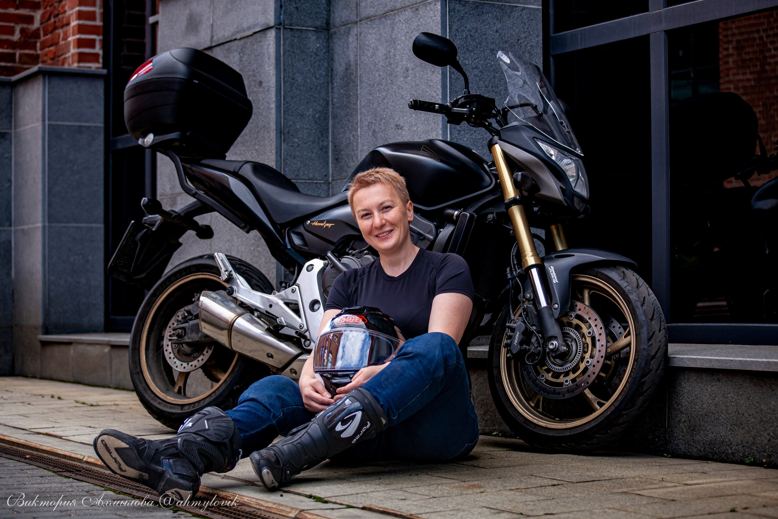 Катя и Хорнет (Honda CB 1000 Hornet). Виктория Ахмылова. Фотограф в Москве