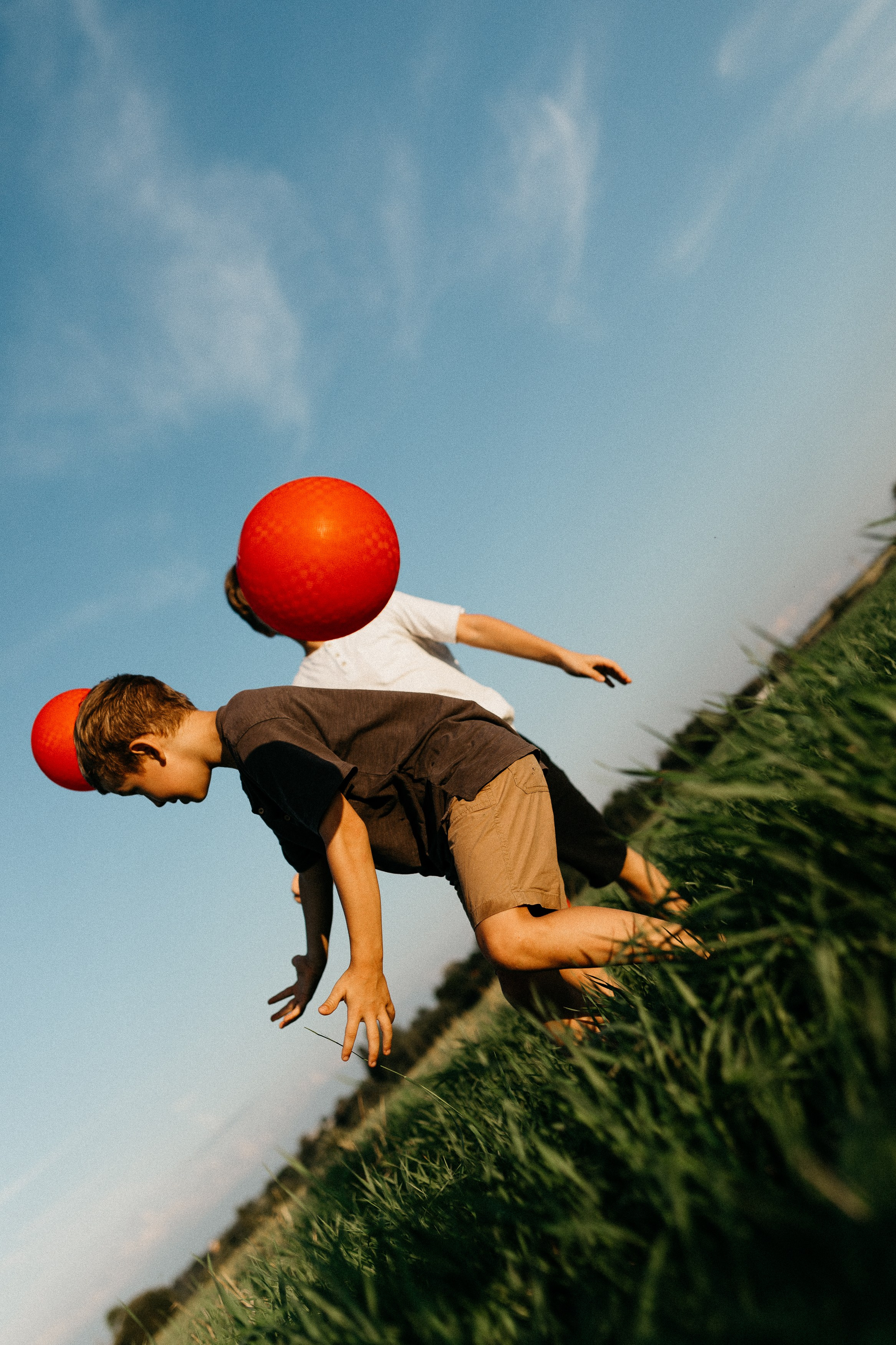 Фотосессия с красными мячами. Семейный фотограф Маша Тимофеева | Москва