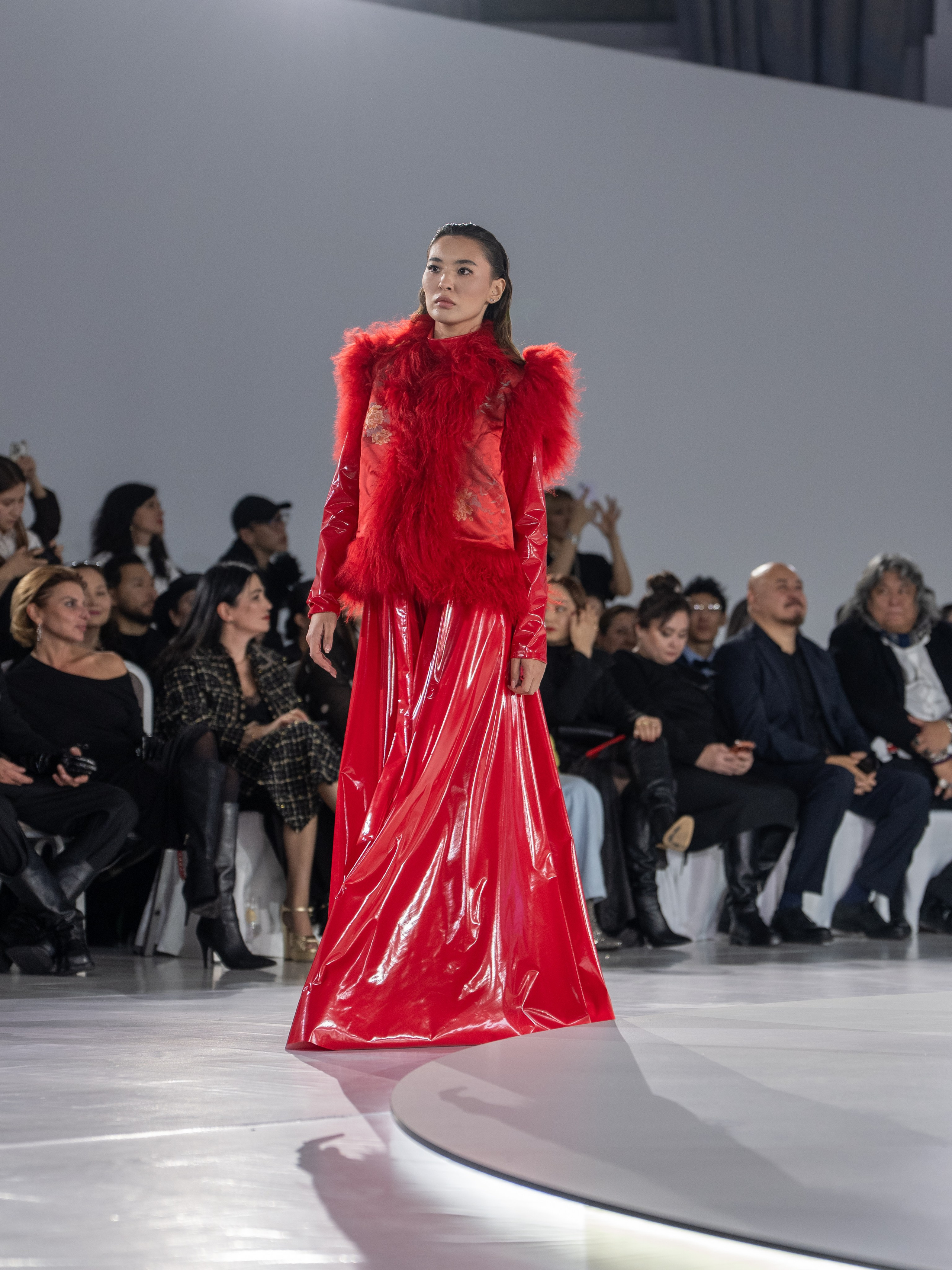 Дизайнер Arunaz. Сайт Алматинского НЮ АРТ, будуар и фэшн фотографа Дениса Карпенко