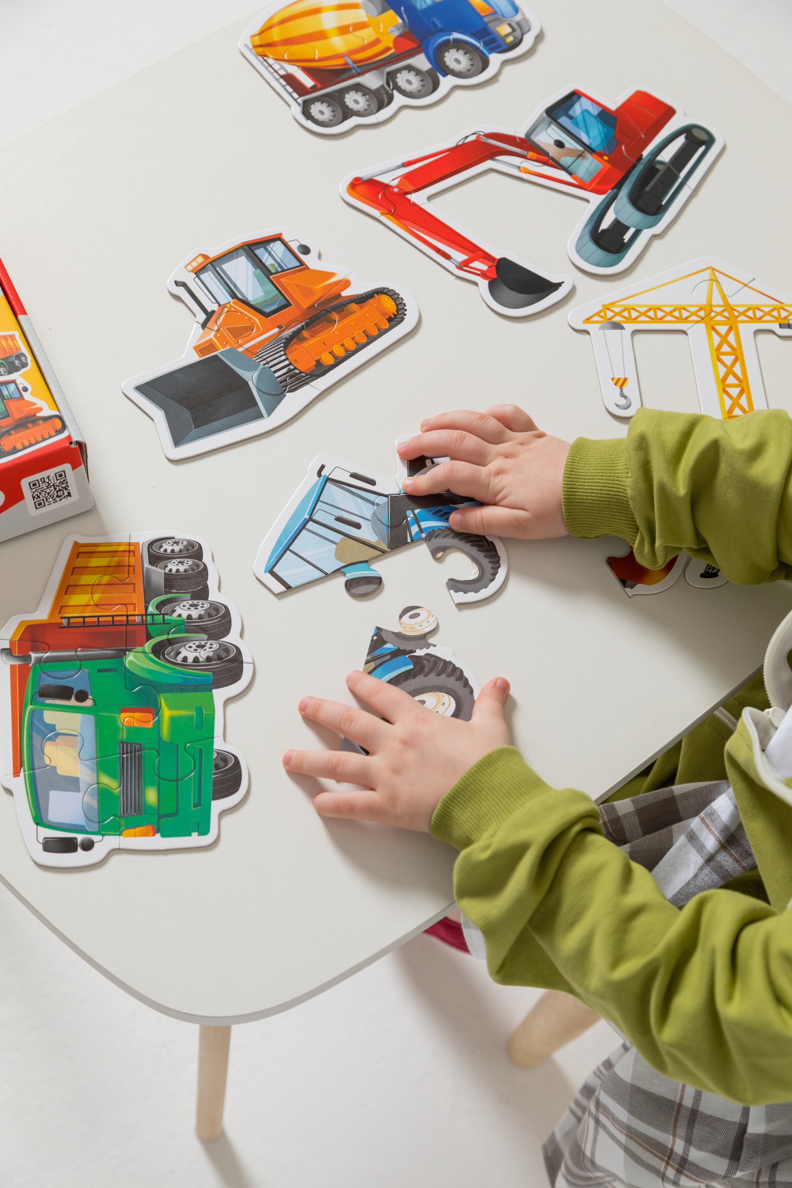 Имиджевая и каталожная съёмка для бренда детских пазлов. Детский и контент фотограф Надя Волкова Санкт-Петербург