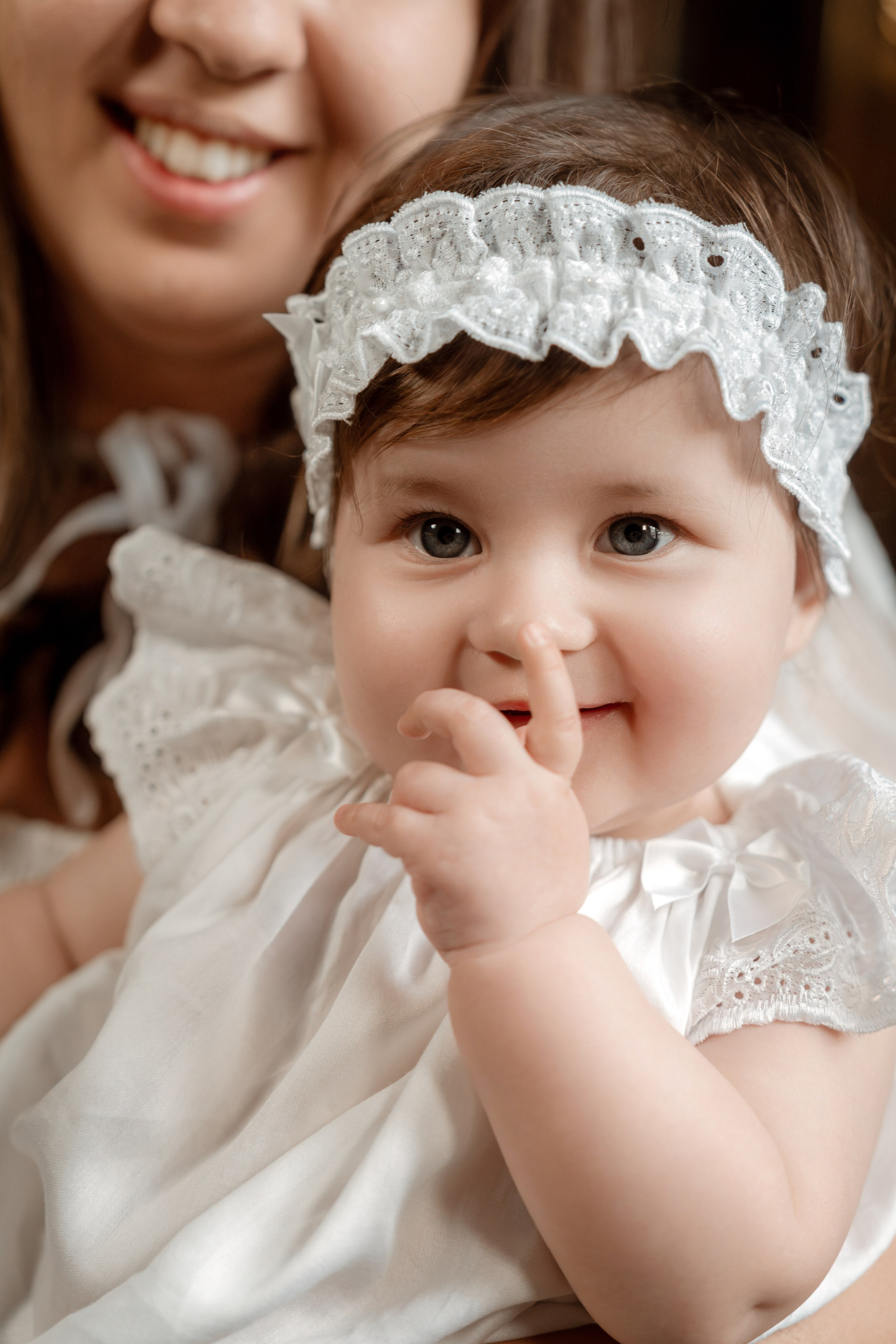 Крещение Вареньки в Храме Воскресения Словущего в Даниловской Слободе. Фото- и видеосъёмка крещения и венчания. Фотограф на крещение Москва