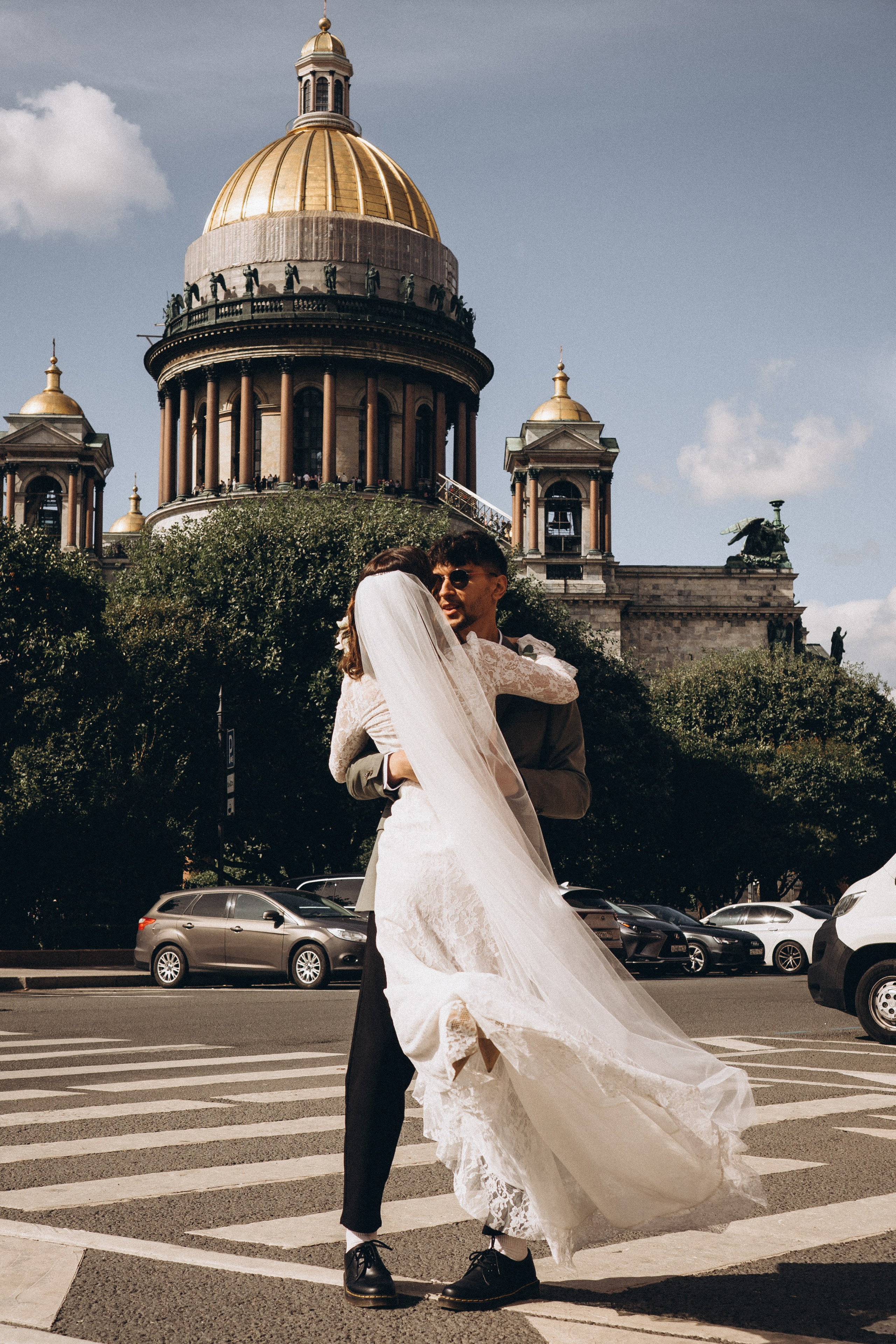 СВАДЕБНАЯ ПРОГУЛКА ВОЗЕ ИСАИКЕВСКОГО СОБОРА АСТОРИИ И ЗАКОНОДАЛЕТНОГО СОБРАНИЯ. Профессиональный фотограф, Санкт-Петербург — Виктория Богомолова