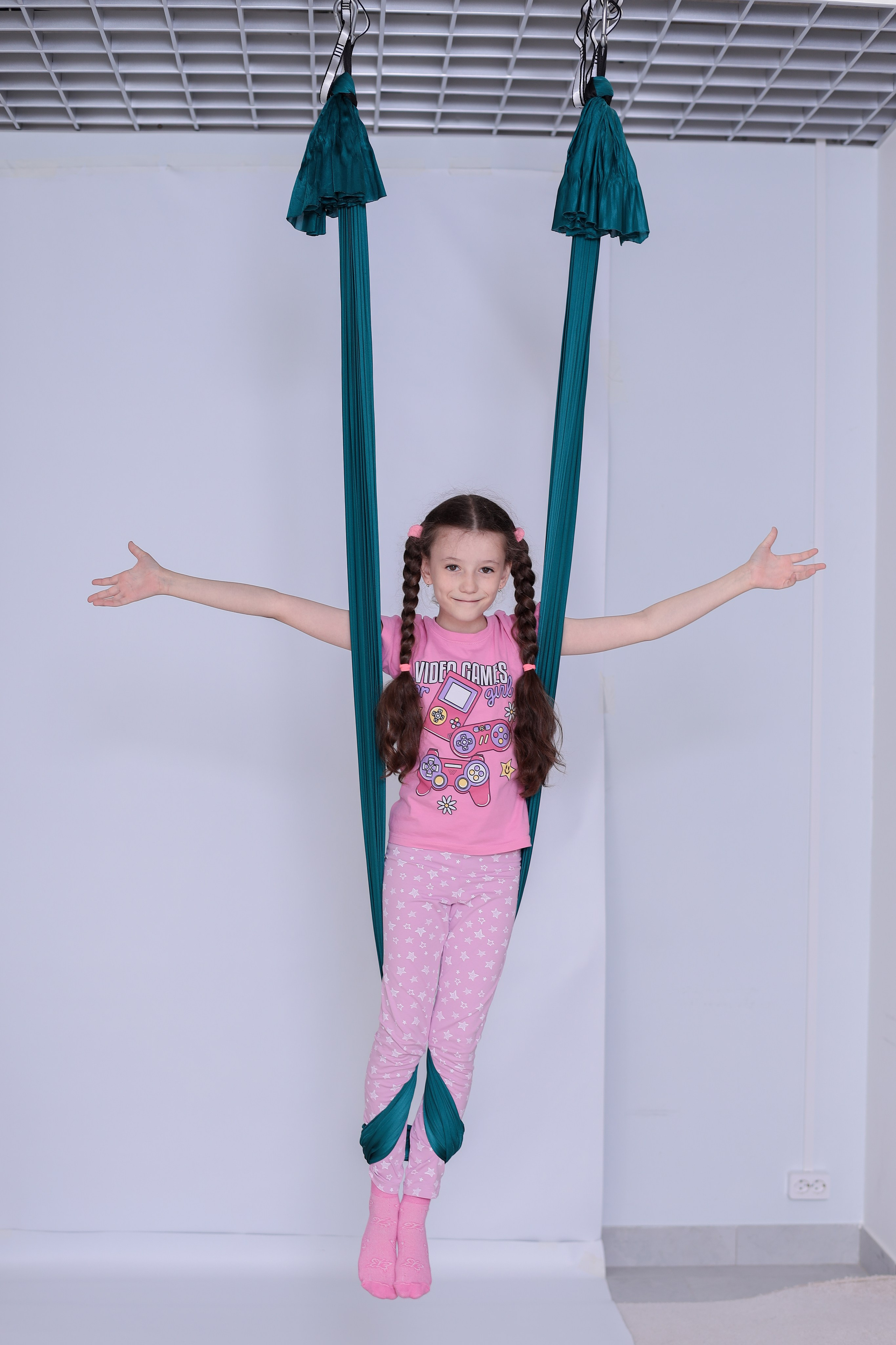 Детская аэройога. Фотограф Надршина Лилия