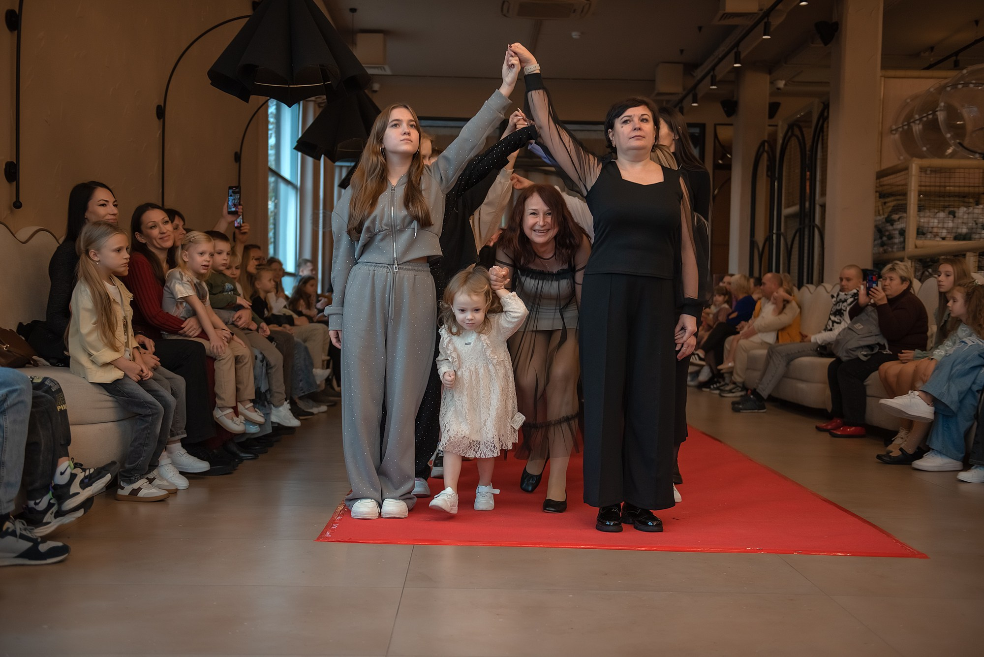 HAPPYkids дефиле в день мамы. Семейный и коммерческий фотограф в Сочи Александр Бодунов