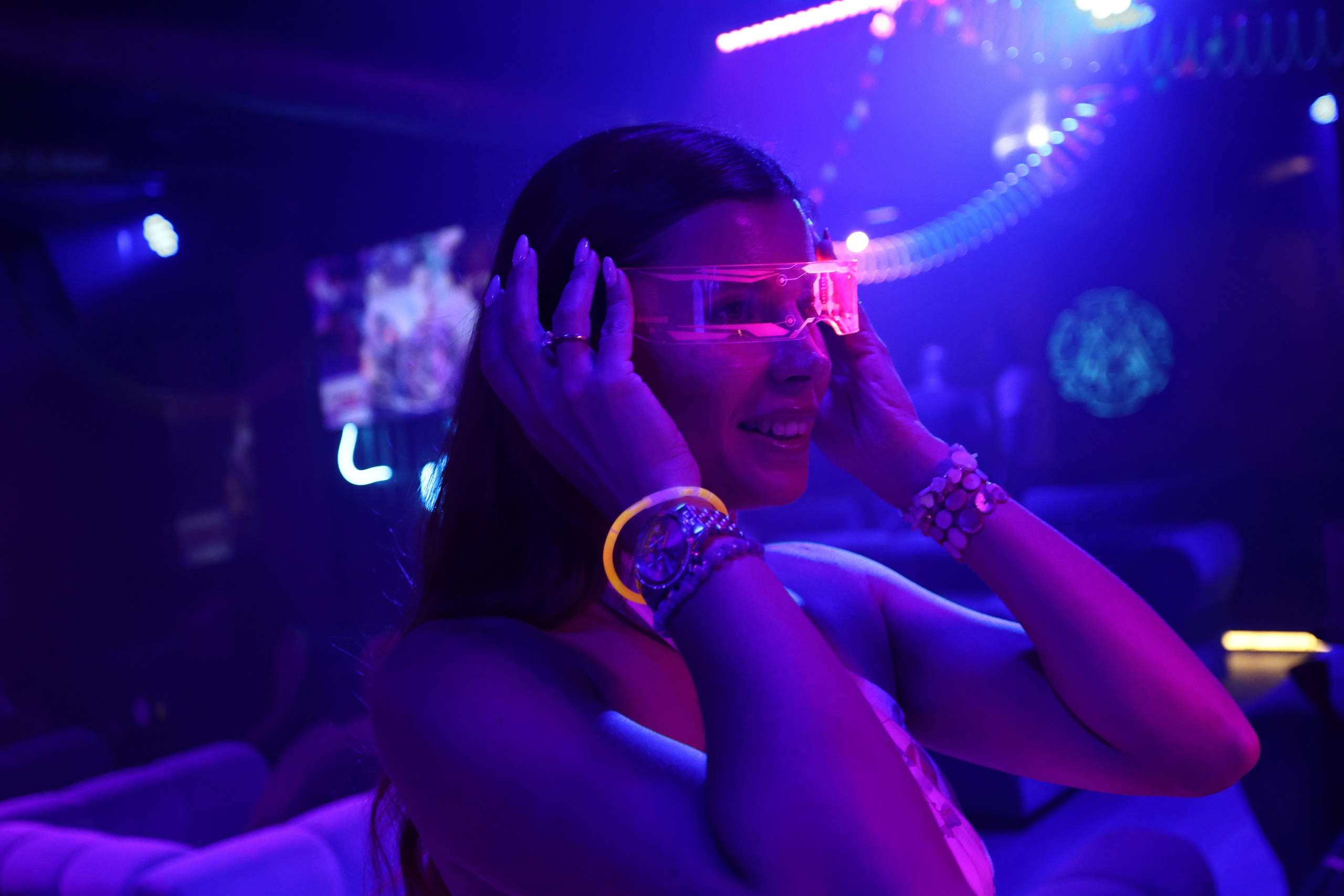 Neon Party 01.08.25. Мята Спортивная — Кальянная, караоке, бар в Минске