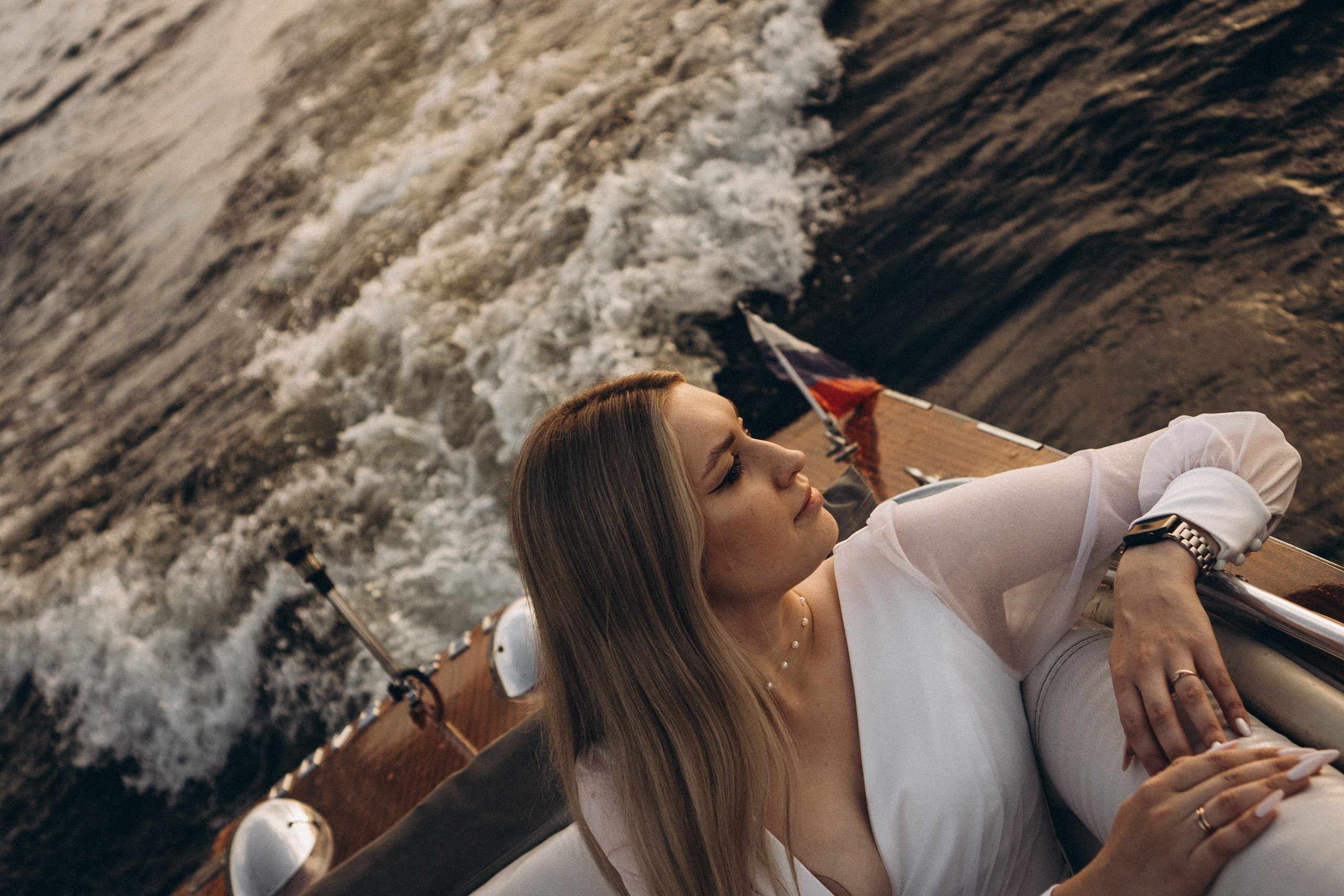 СВАДЕНБНАЯ СЬЕМКА НА КАТЕРЕ ПО КАНАЛАМ САНКТ-ПЕТЕРБУРГА И В АКВАТОРИИ НЕВЫ. Профессиональный фотограф, Санкт-Петербург — Виктория Богомолова