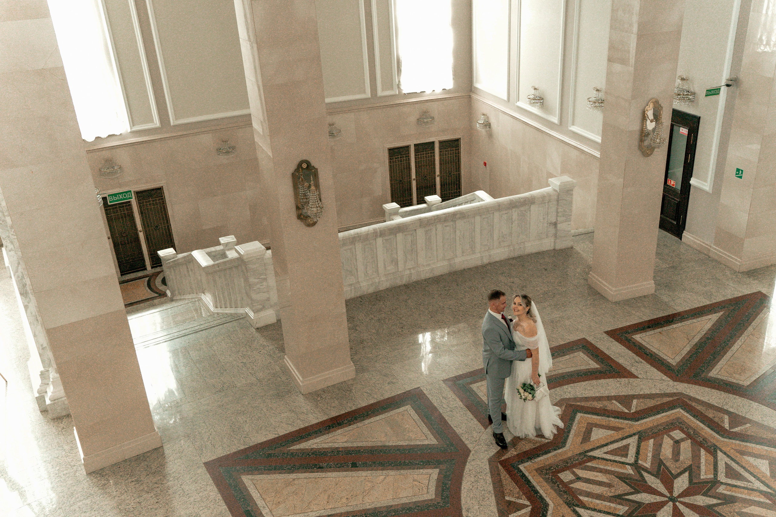 Фотосессия в театре: свадебные моменты. Ваш семейный фотограф в Минске — Вика Трегубова