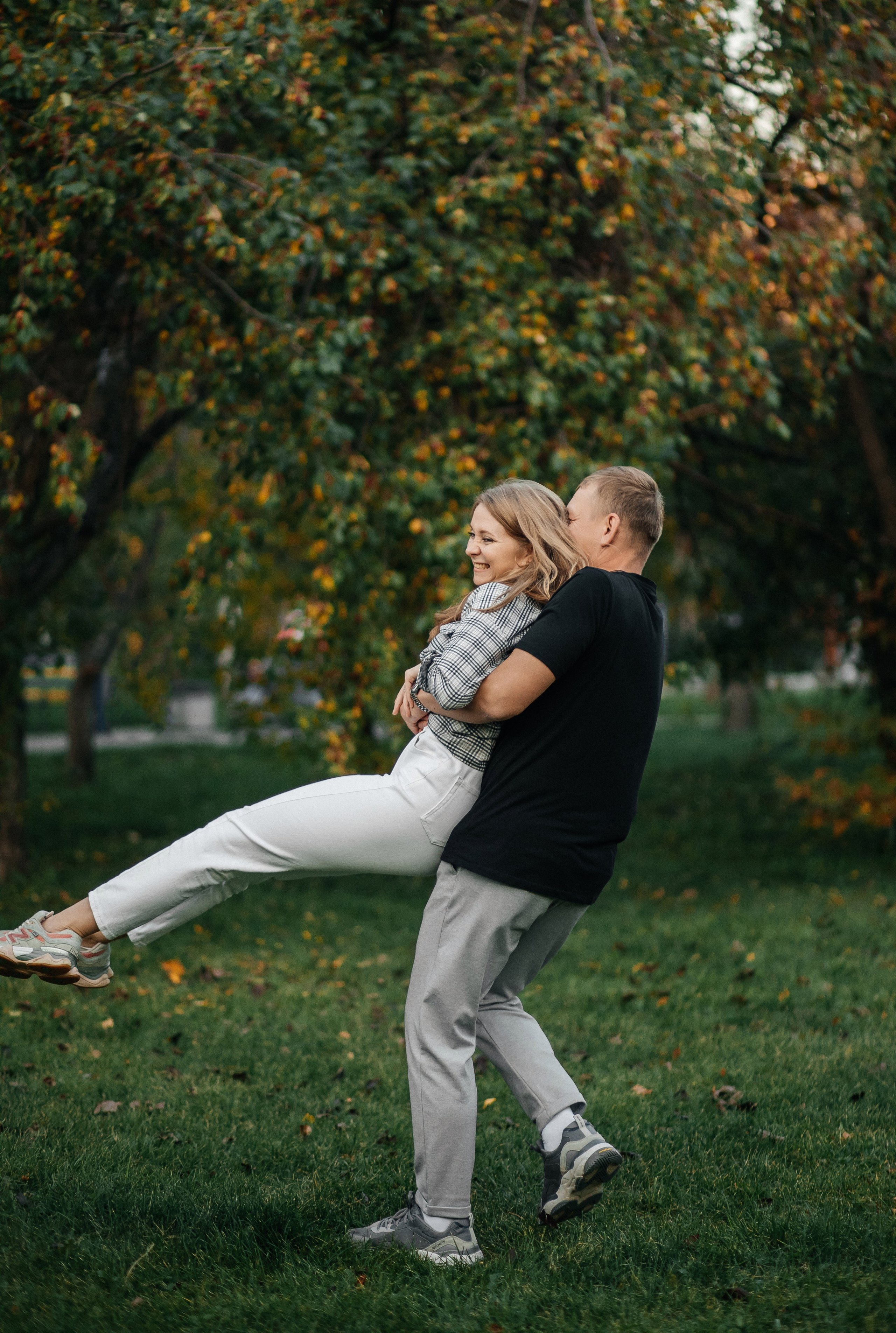 Семейная прогулочная фотосессия. Свадебный и семейный фотограф Ибрагимова Мария из Екатеринбурга