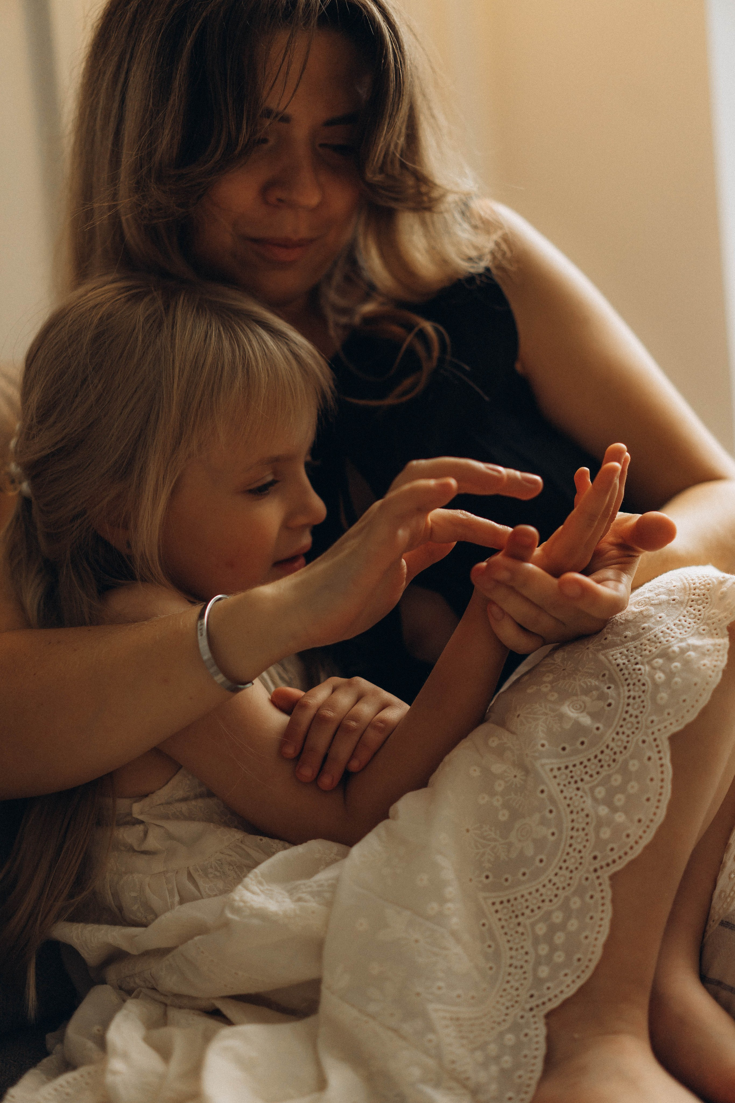 Фотосессия домашняя мама и дочка. Фотограф Екатеринбург Кокшарова Александра