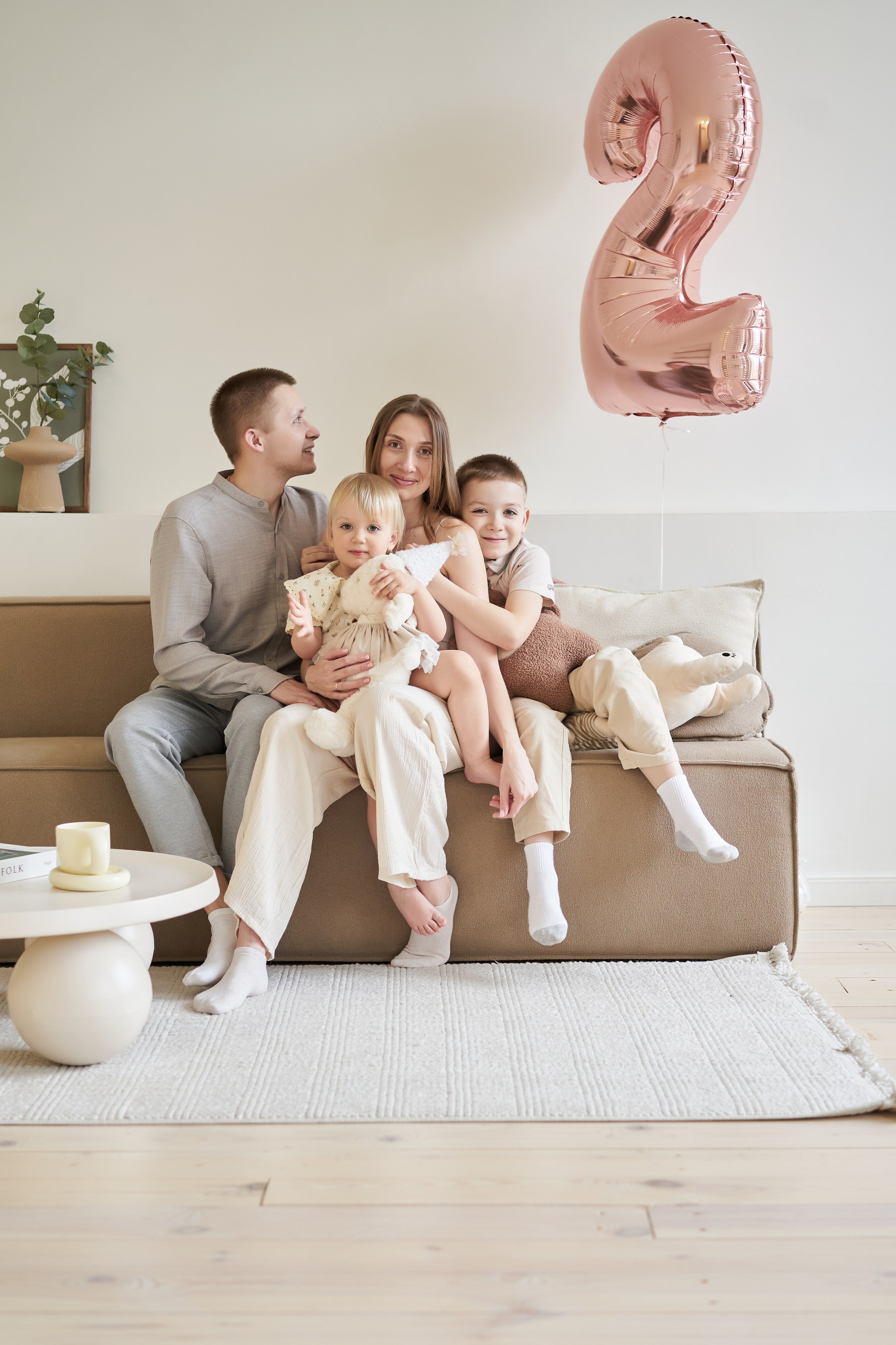 Семейная фотосессия в студии. Фотограф Екатеринбург Кокшарова Александра