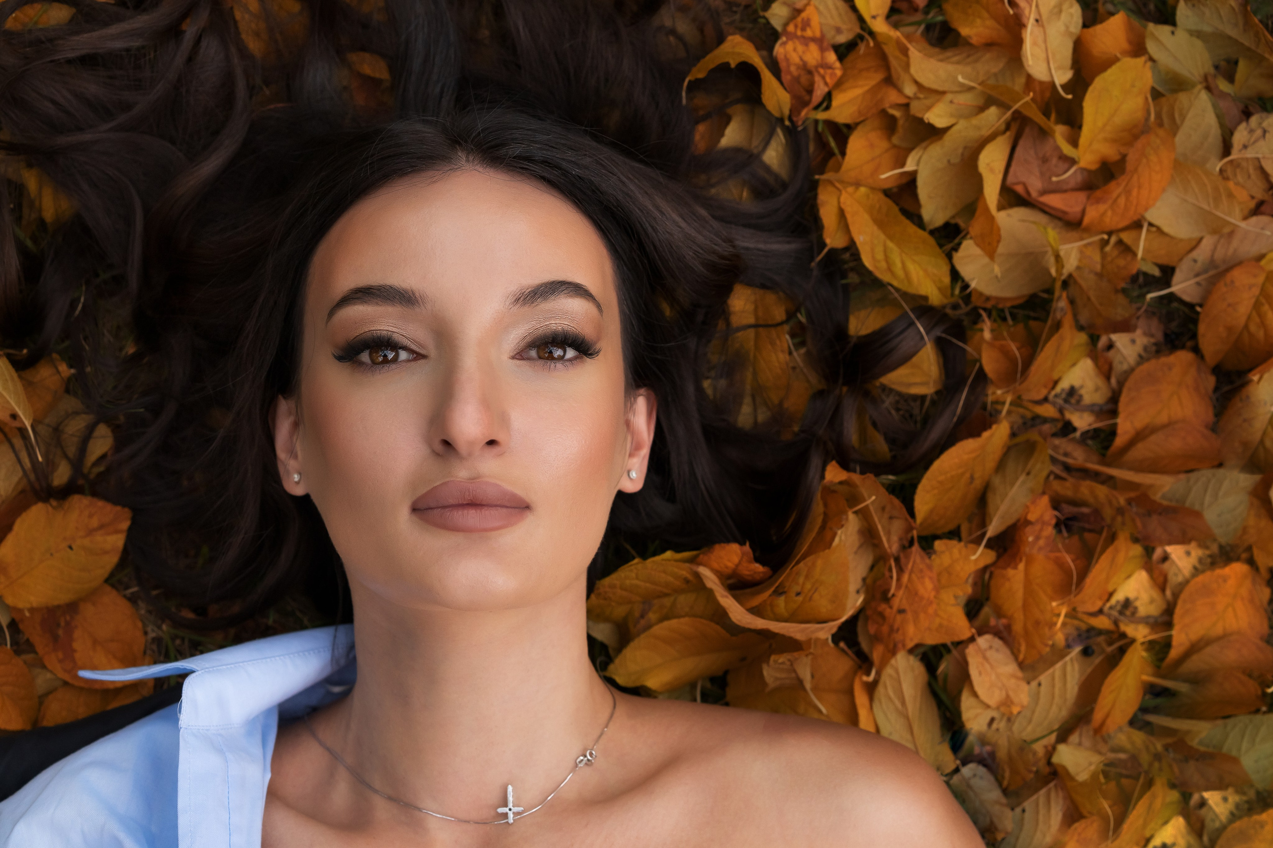 Портретная фотосессия с машиной. Фотограф Екатеринбург Кокшарова Александра