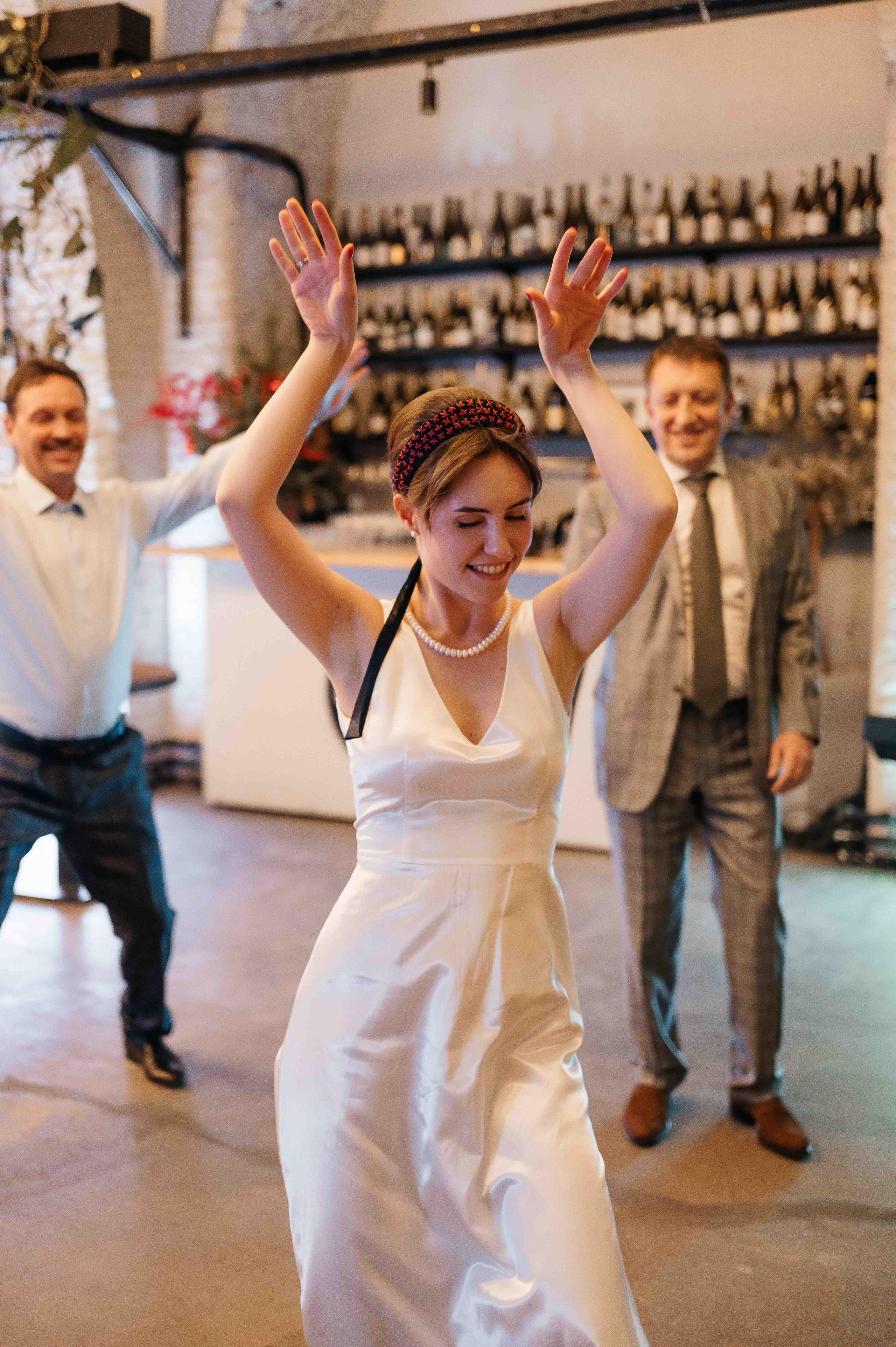 Утро невесты в гостинице. Свадебный и семейный фотограф в Котласе Никита Попов