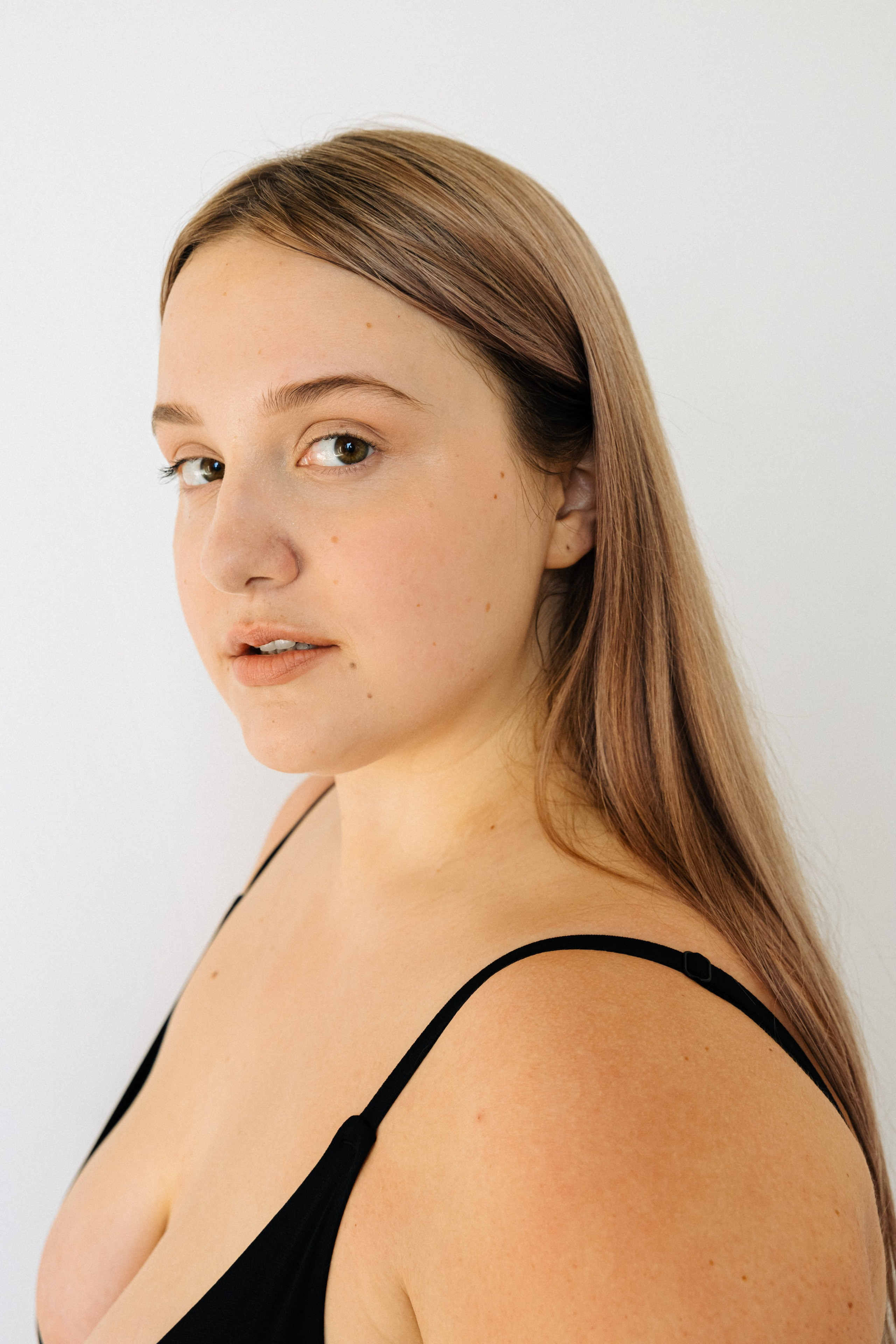 Настя М, 52-54 р-р, 175 см. KED Production — продакшн из СПб. Создаём фото, видео и контент, который помогает брендам и селлерам продавать больше