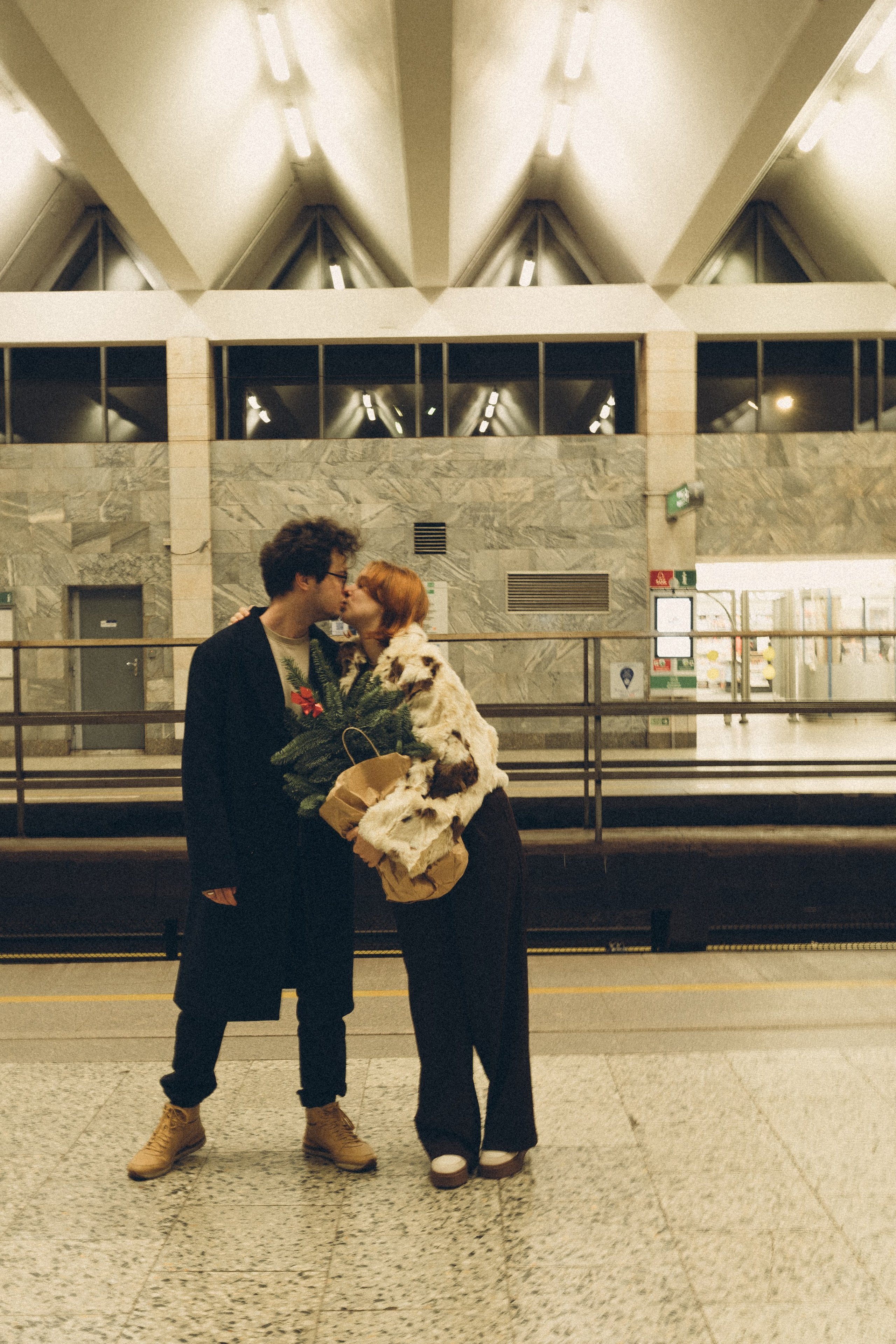 НОВОГОДНЯЯ ФОТОСЕСИИЯ ПАРЫ В МЕТРО ЛЮБОВЬ. Профессиональный фотограф, Санкт-Петербург — Виктория Богомолова