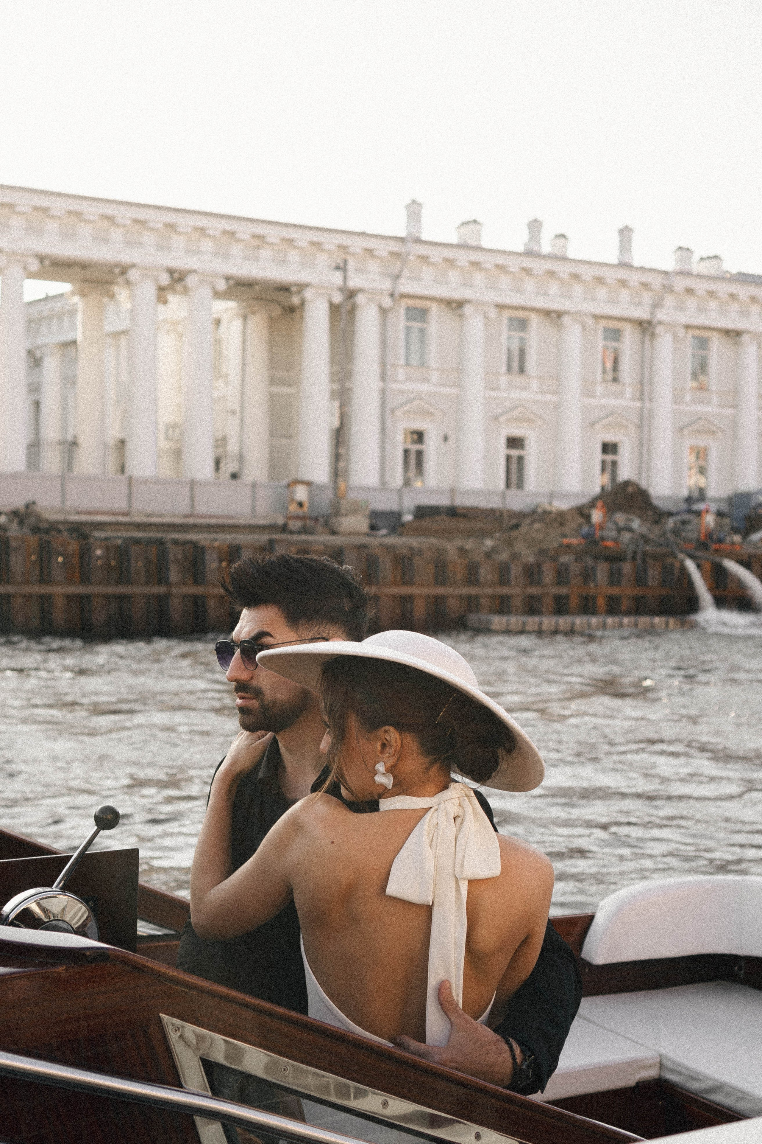 СВАДЕНБНАЯ СЬЕМКА НА КАТЕРЕ ПО КАНАЛАМ САНКТ-ПЕТЕРБУРГА И В АКВАТОРИИ НЕВЫ. Профессиональный фотограф, Санкт-Петербург — Виктория Богомолова